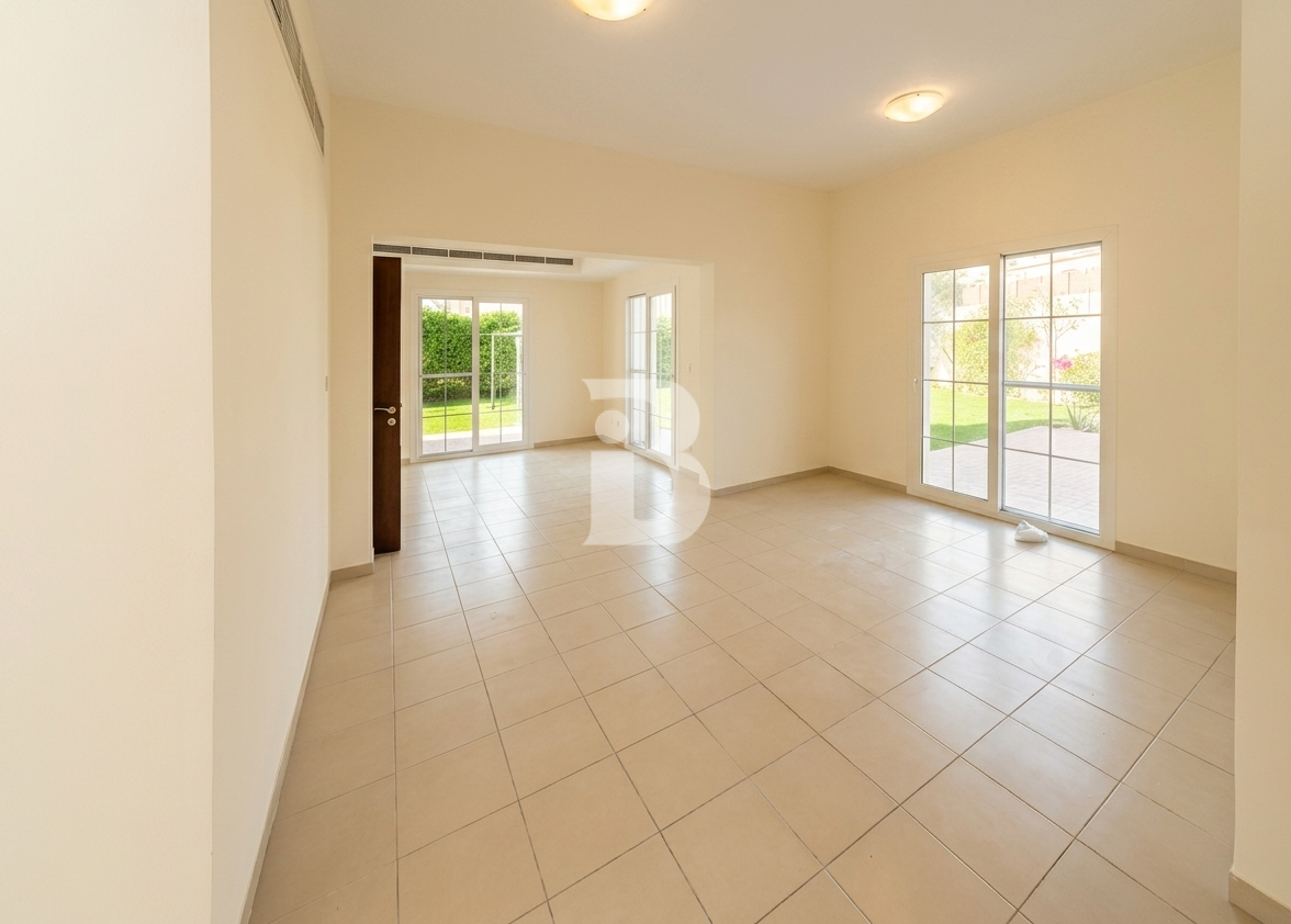 Lake View | Huge Plot | Reno potential