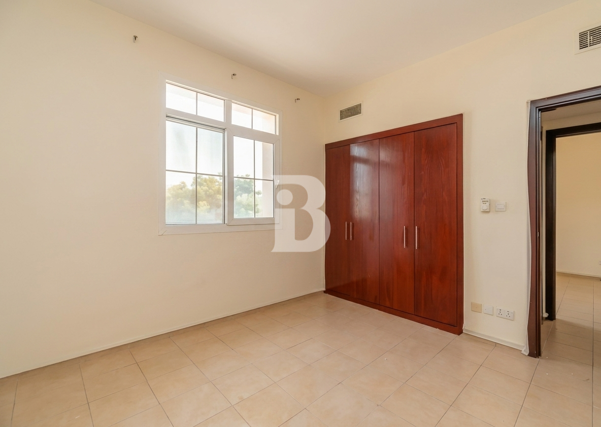 Lake View | Huge Plot | Reno potential