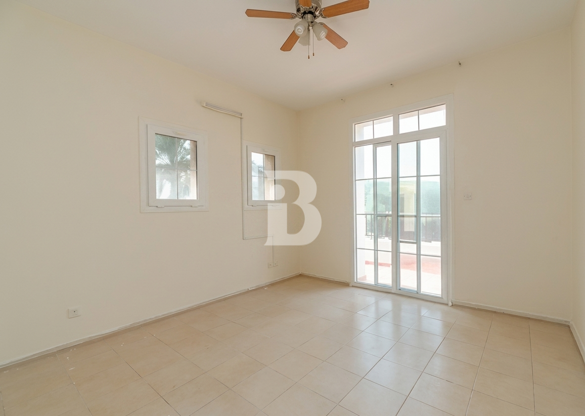 Lake View | Huge Plot | Reno potential