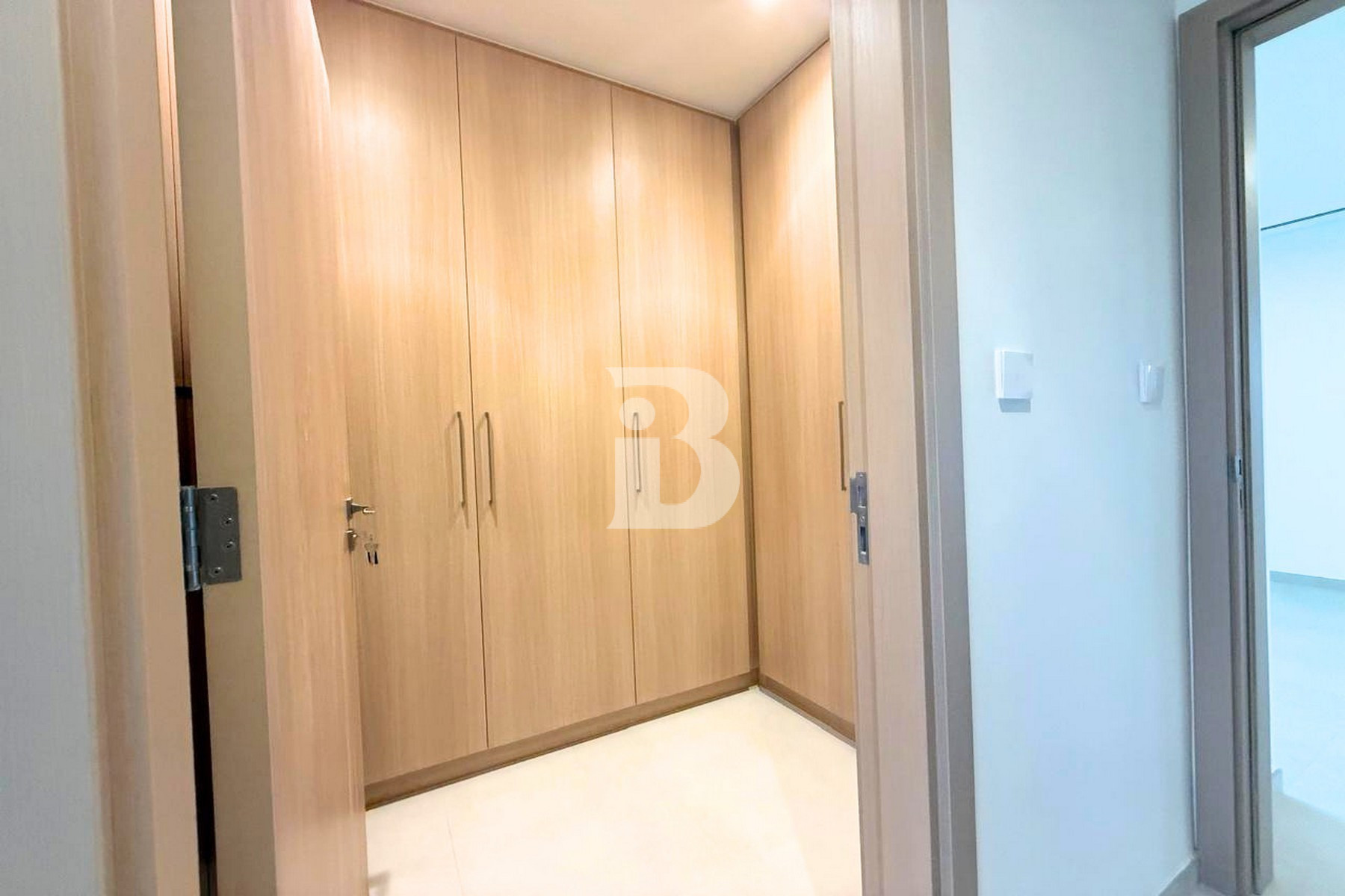 STANDALONE| READY TO MOVE | SPACIOUS LAYOUT|