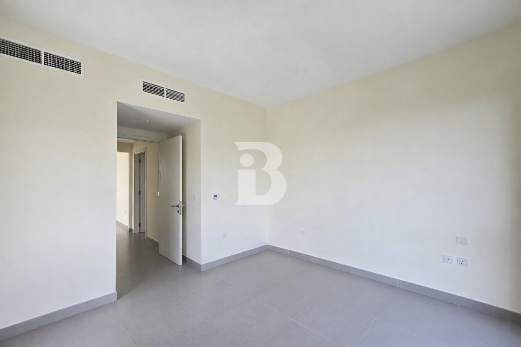 Family style home | Spacious  | Vacant 6