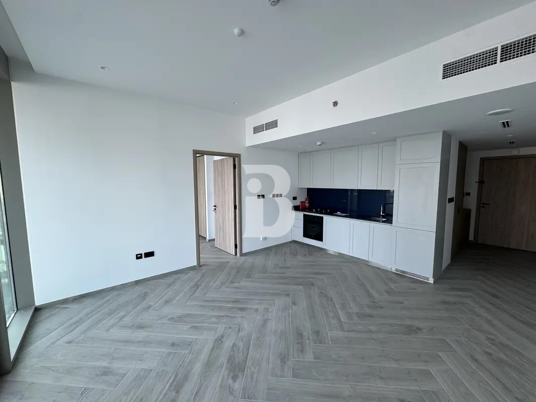 Low floor | Peninsula | Prime Location