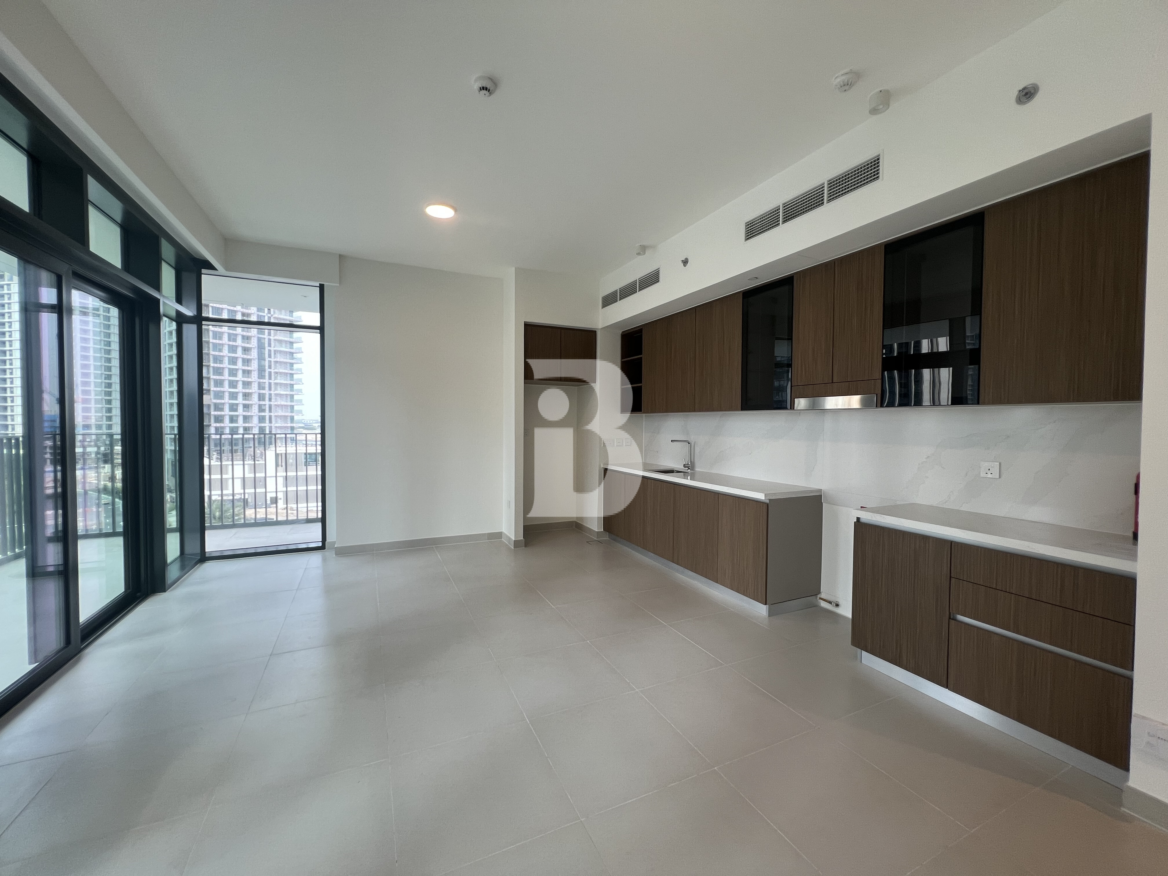 Vacant | Modern Finishing | Bright