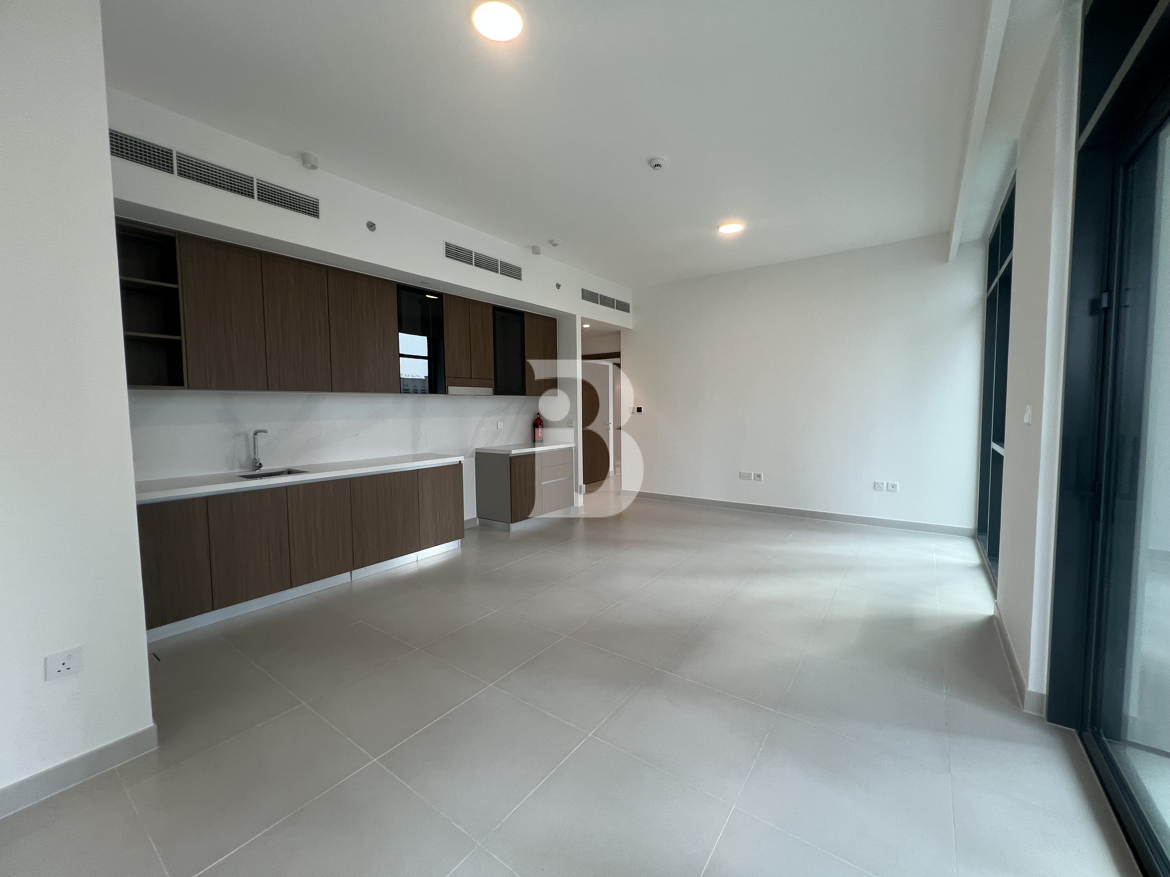 Vacant | Modern Finishing | Bright