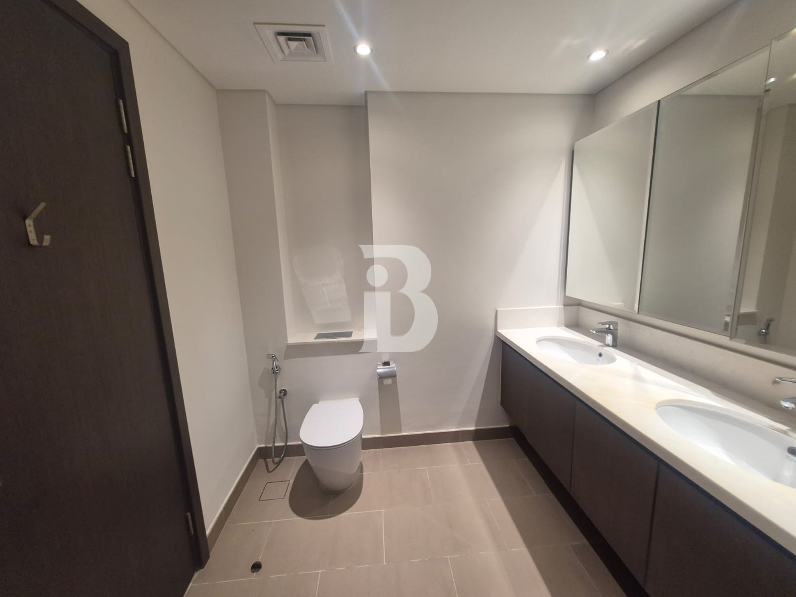 Sky Line View | Unfurnished | Corner Unit