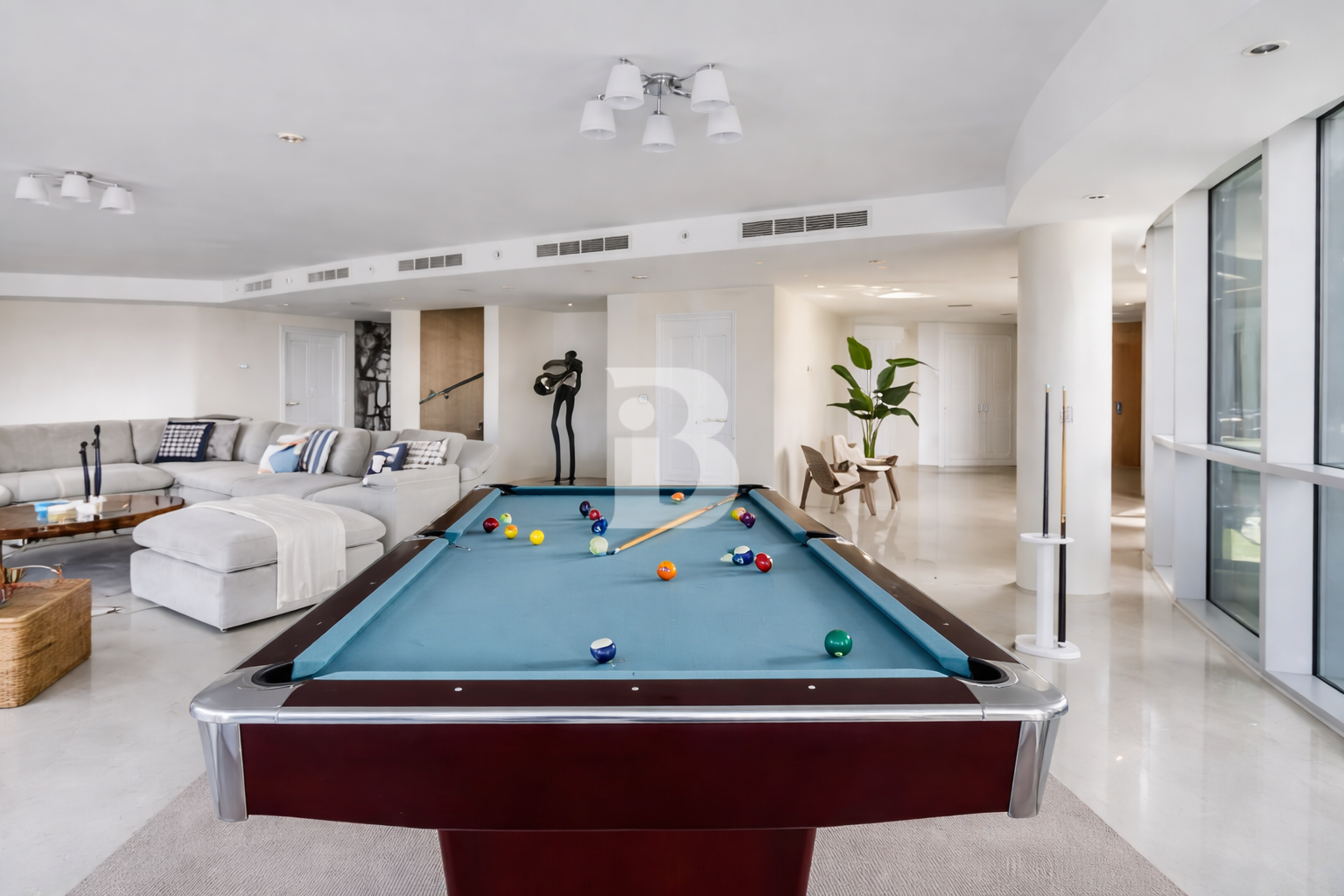 Duplex Penthouse | 12 cheques | Vacant