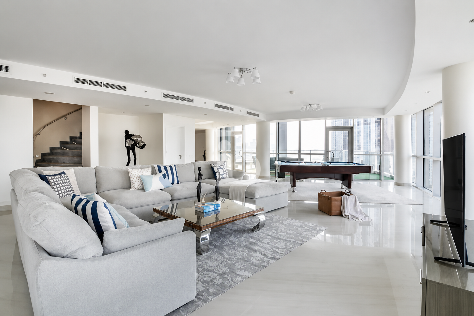 Duplex Penthouse | 12 cheques | Vacant