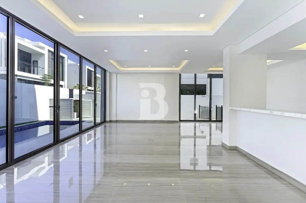 Stunning Golf Course Views | Prime Address