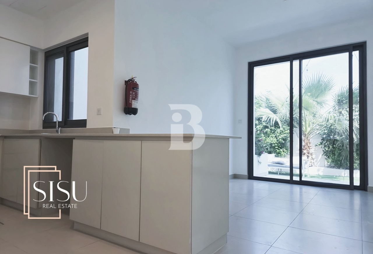 Upgraded E2 Corner| Best Location | Green View