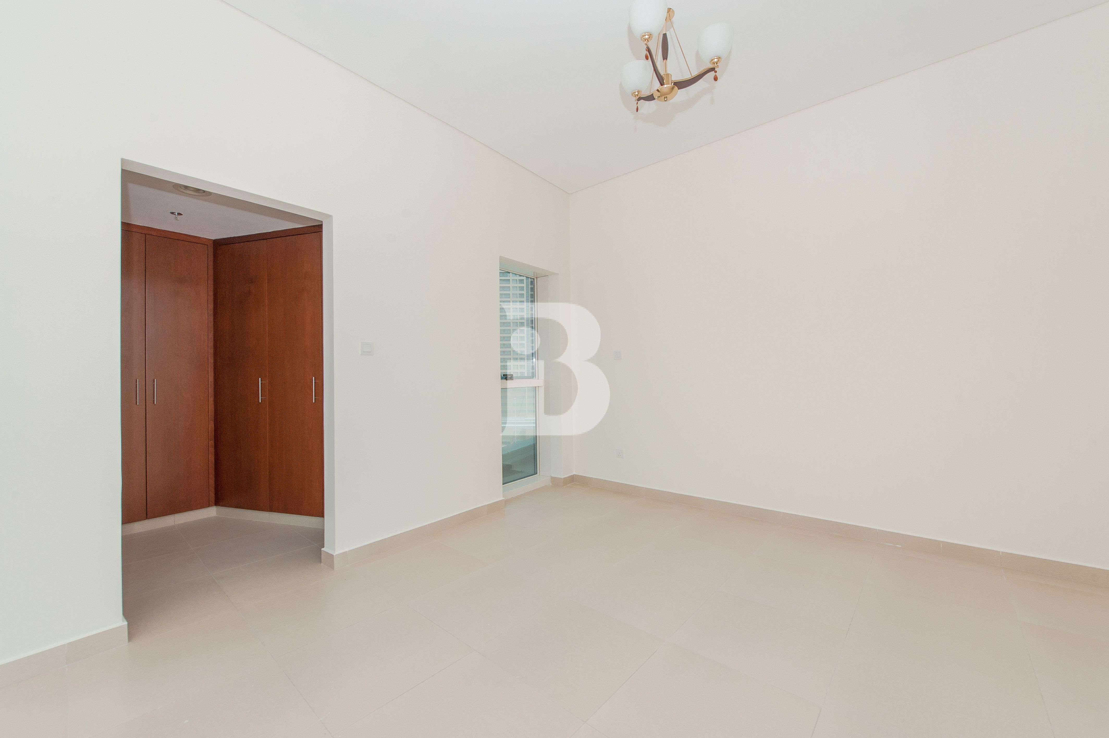 LARGE LAYOUT I SPACIOUS I READY TO MOVE