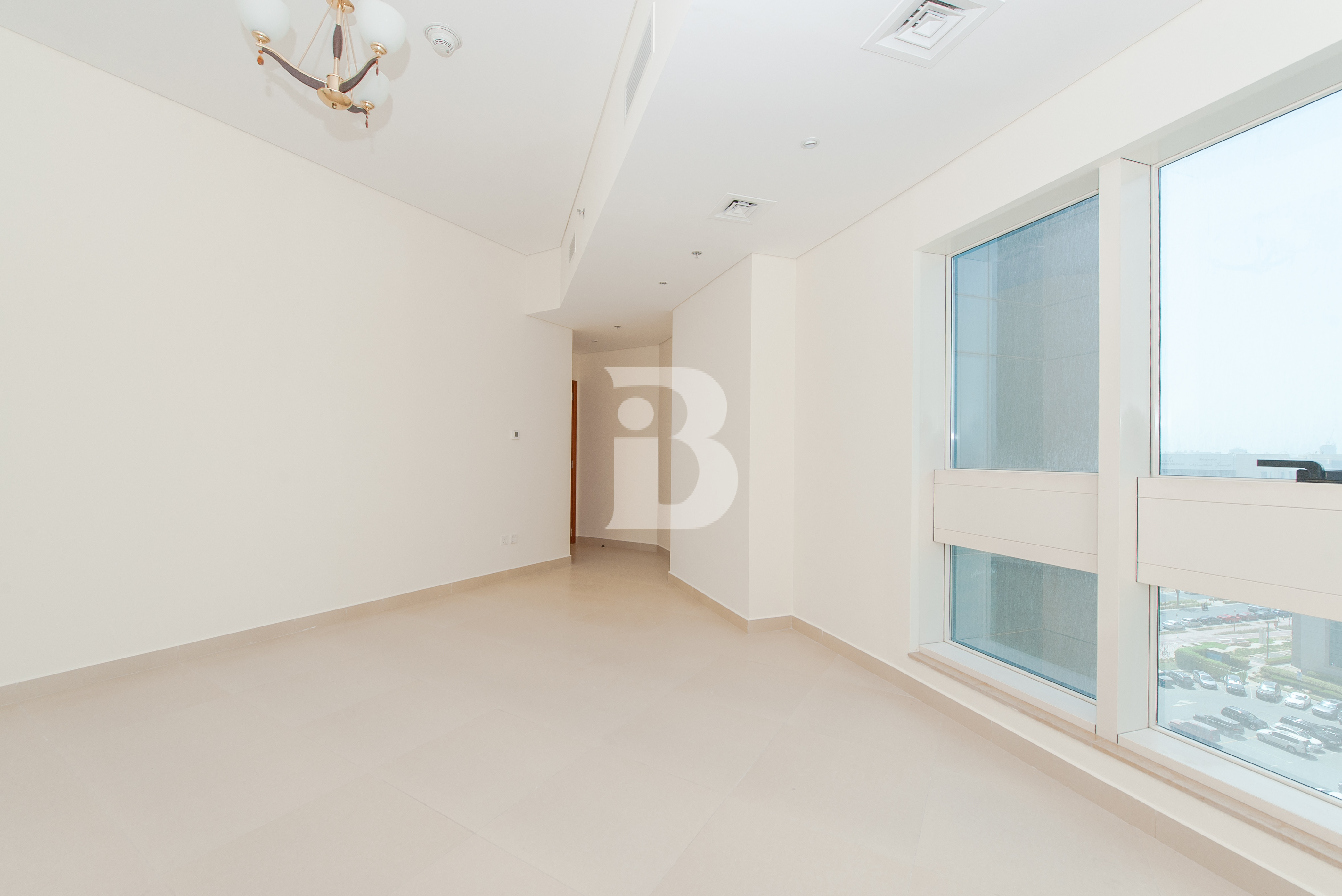 LARGE LAYOUT I SPACIOUS I READY TO MOVE