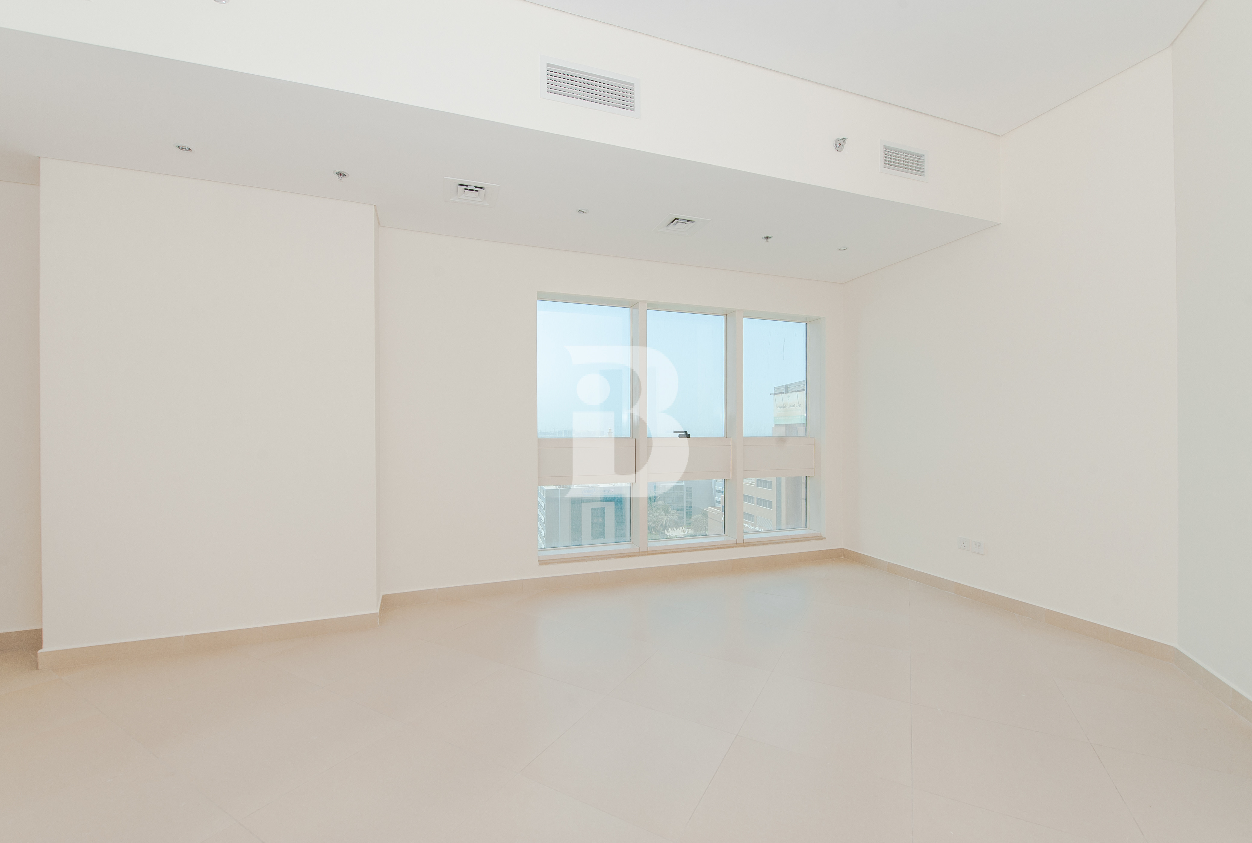 LARGE LAYOUT I SPACIOUS I READY TO MOVE 3