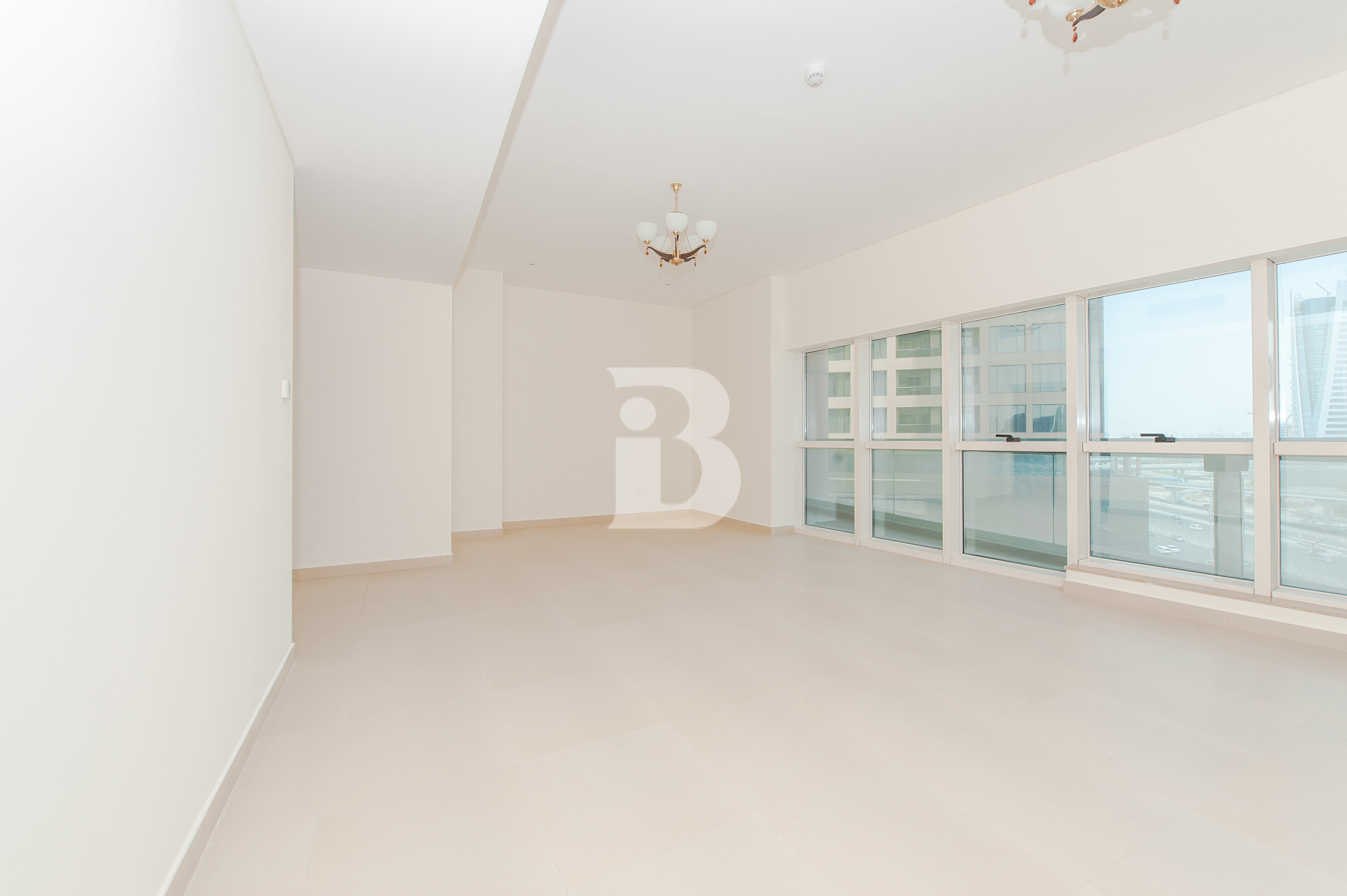 LARGE LAYOUT I SPACIOUS I READY TO MOVE 2