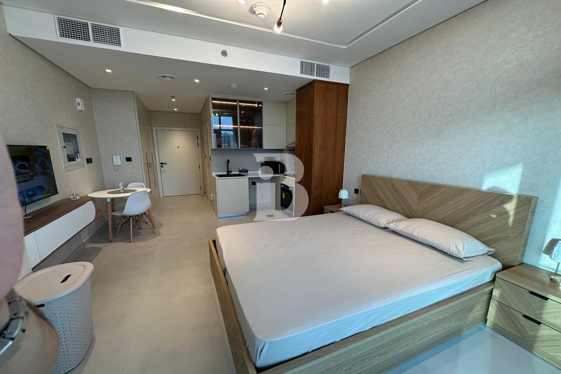 PRICE DROPPED | FURNISHED| NEAR METRO STATION