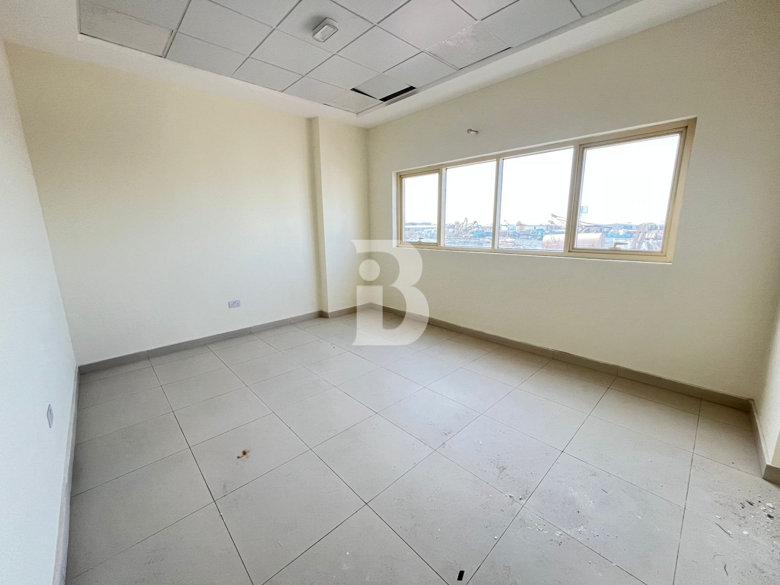 100 kW 4842 Sqft brand new warehouse in Jebel Ali