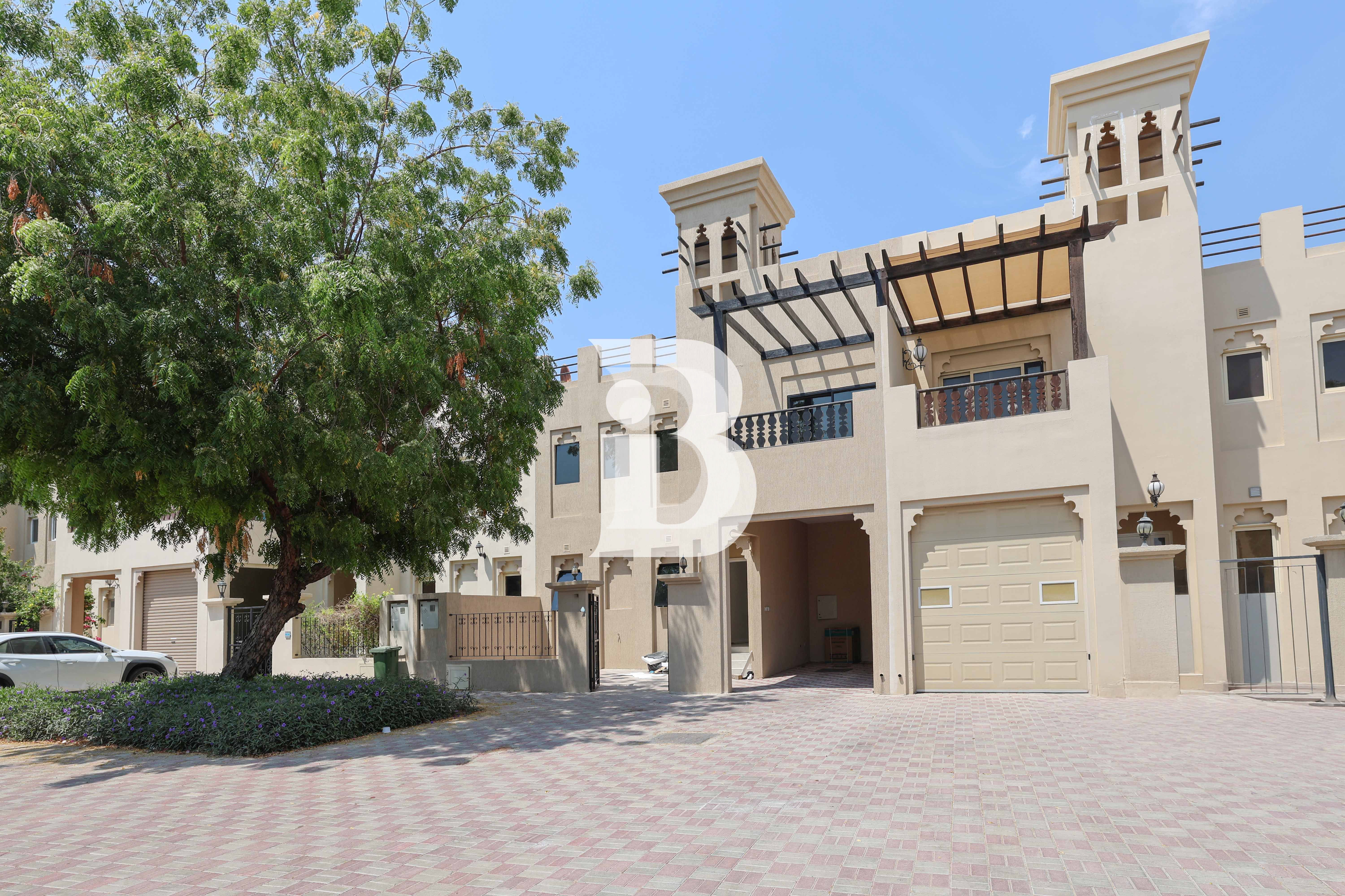 Freshly Renovated Townhouse with Golf &amp; Canal View