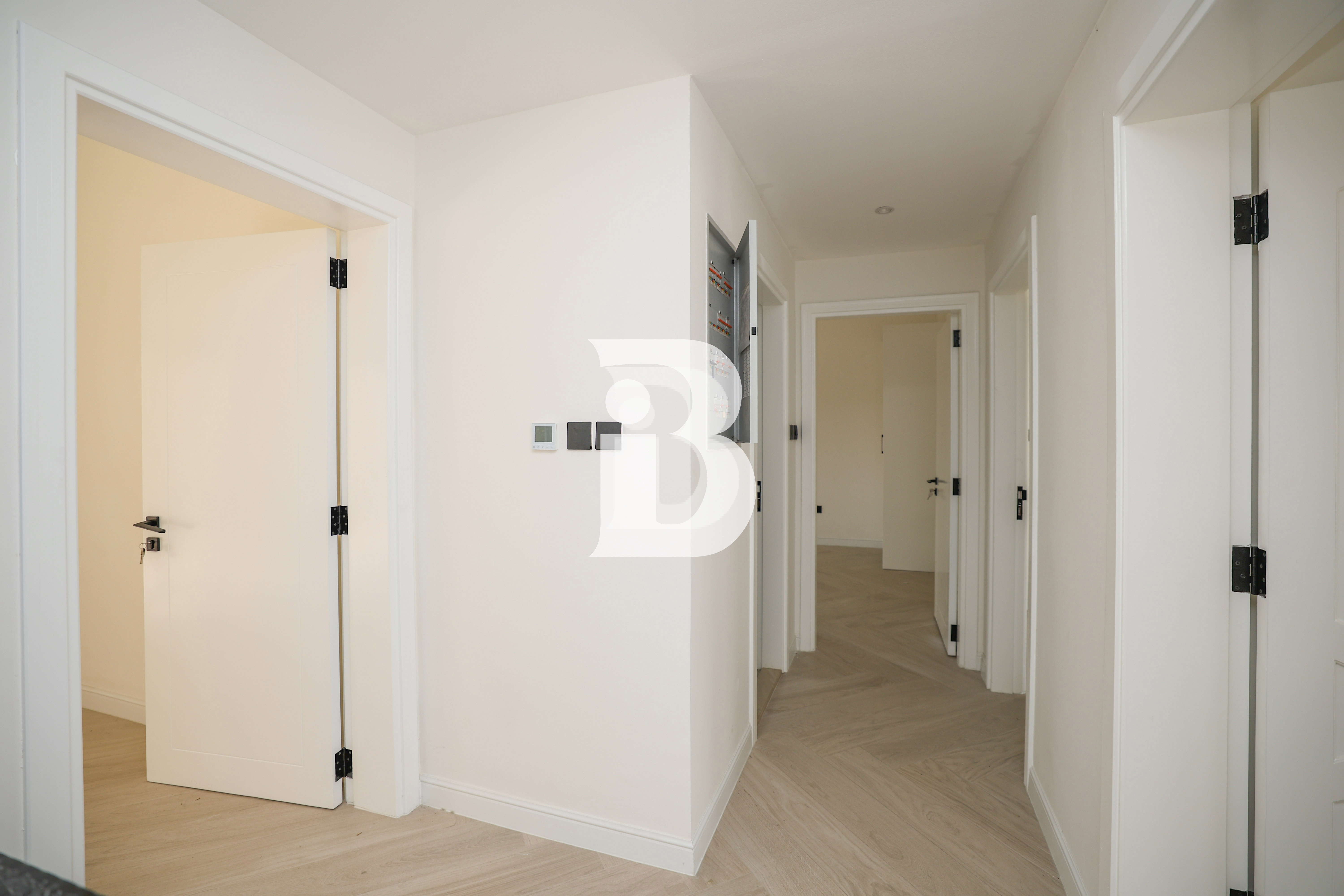 Freshly Renovated Townhouse with Golf &amp; Canal View