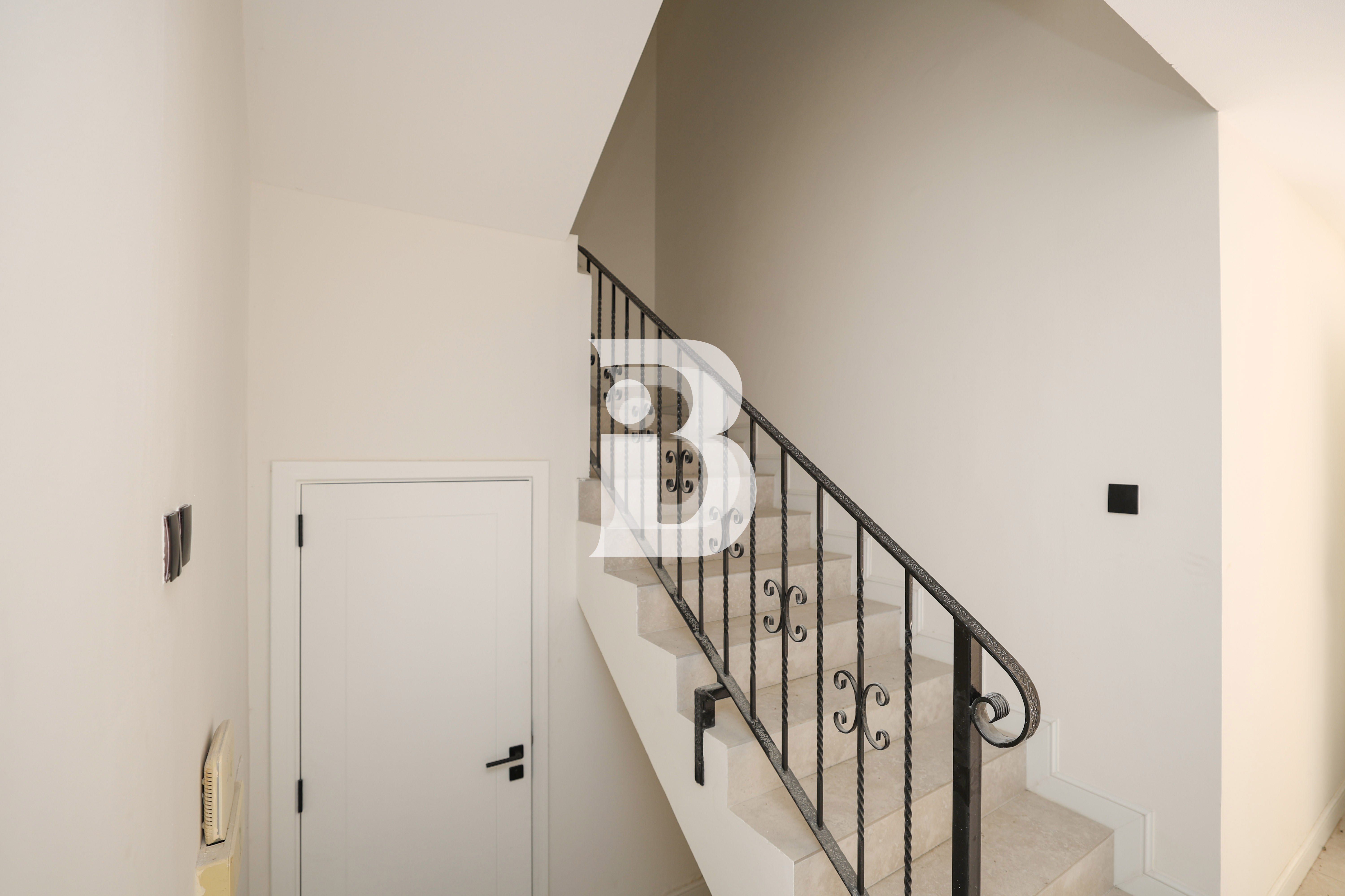 Freshly Renovated Townhouse with Golf &amp; Canal View