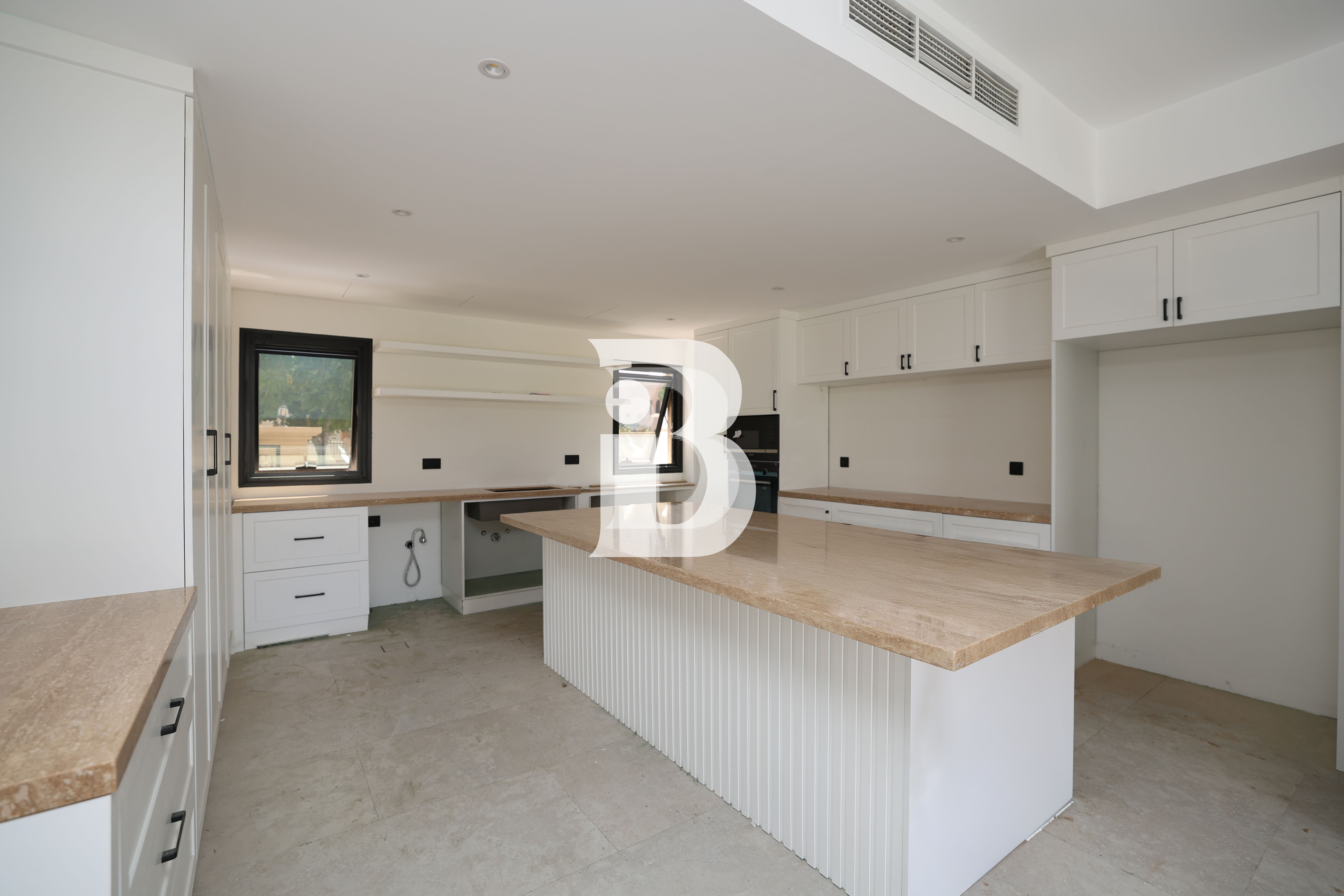 Freshly Renovated Townhouse with Golf &amp; Canal View
