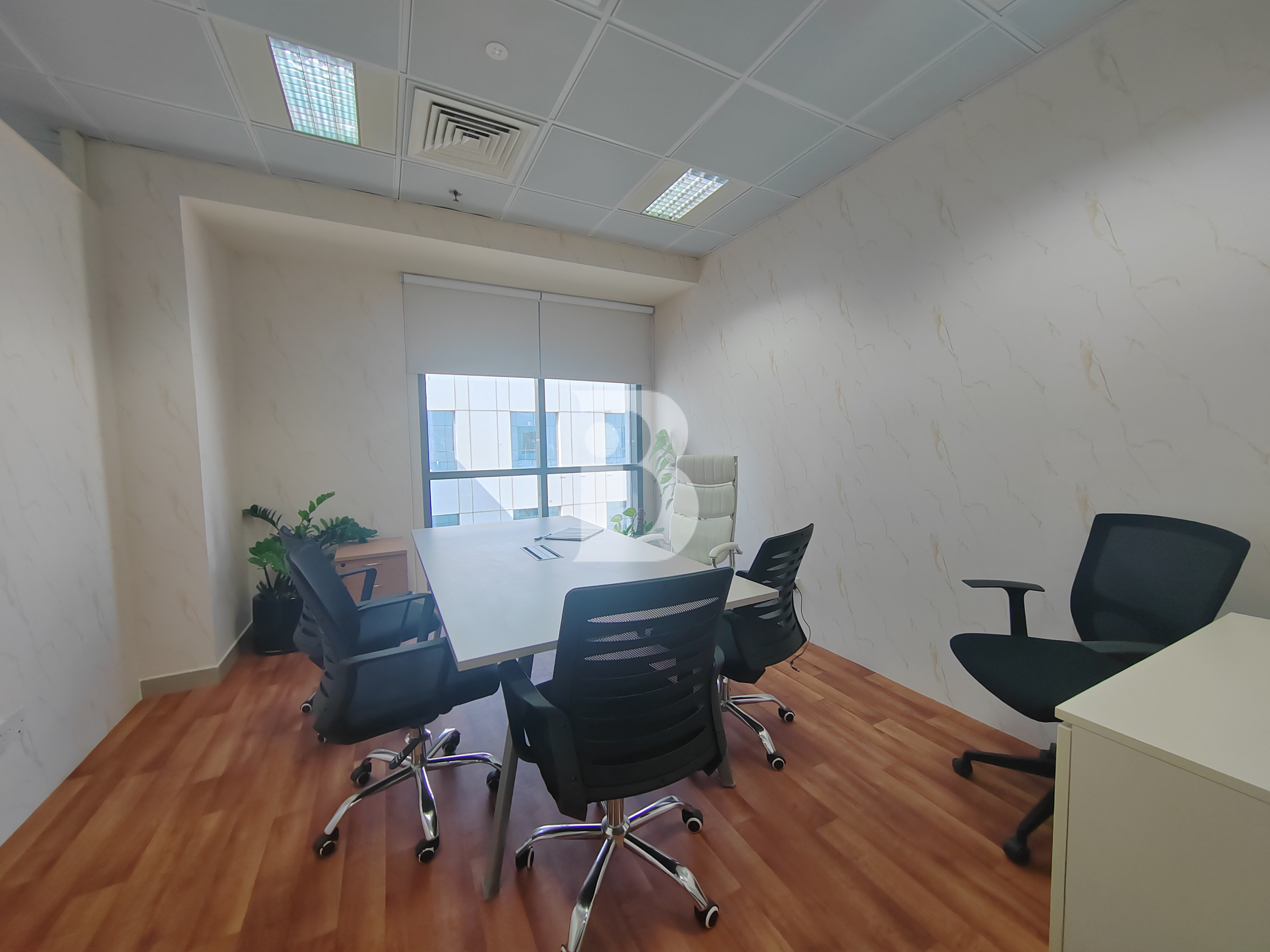 Bills included | Next to metro | Fully fitted