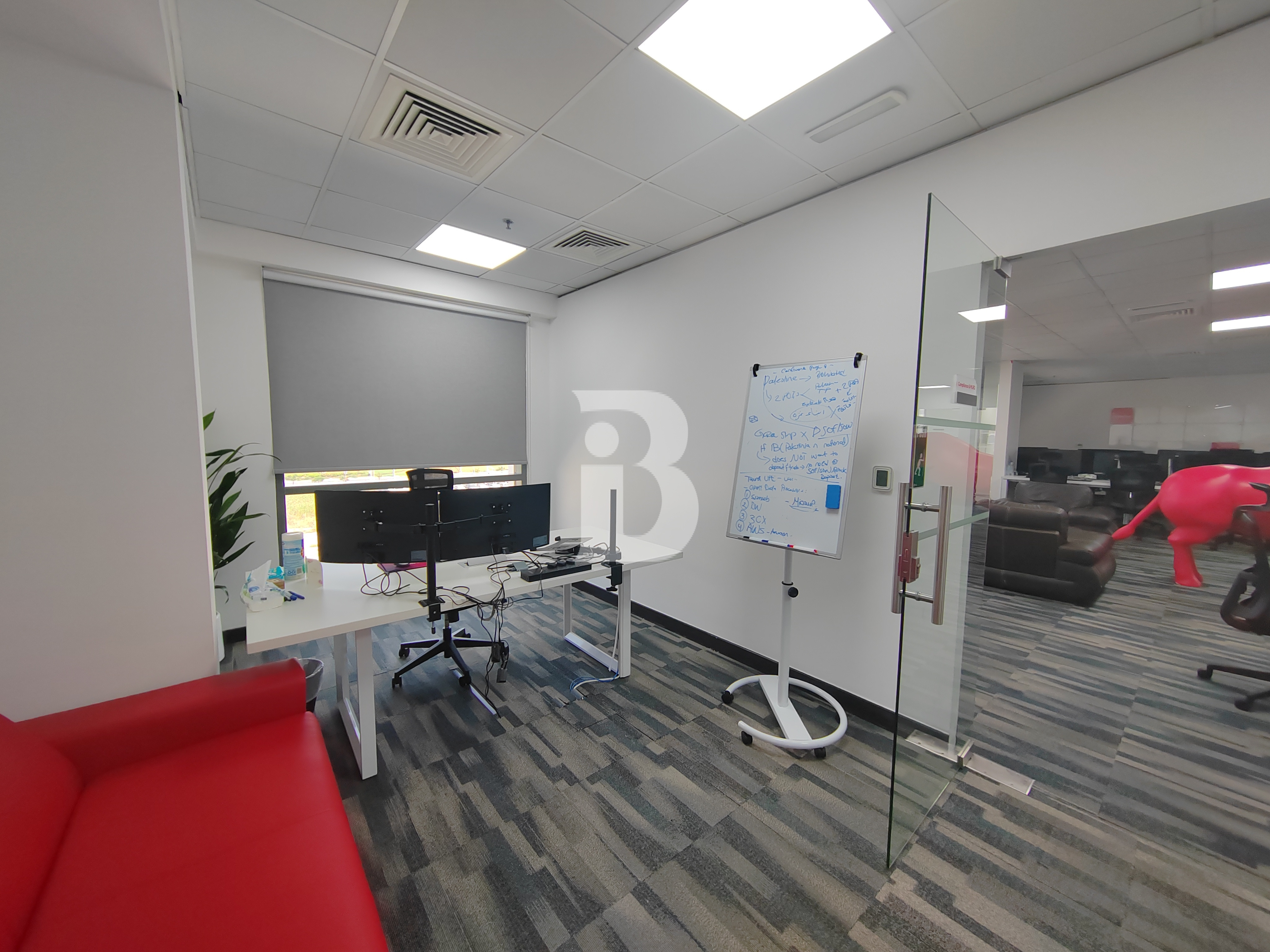 Vacant | Next to metro | Fully fitted