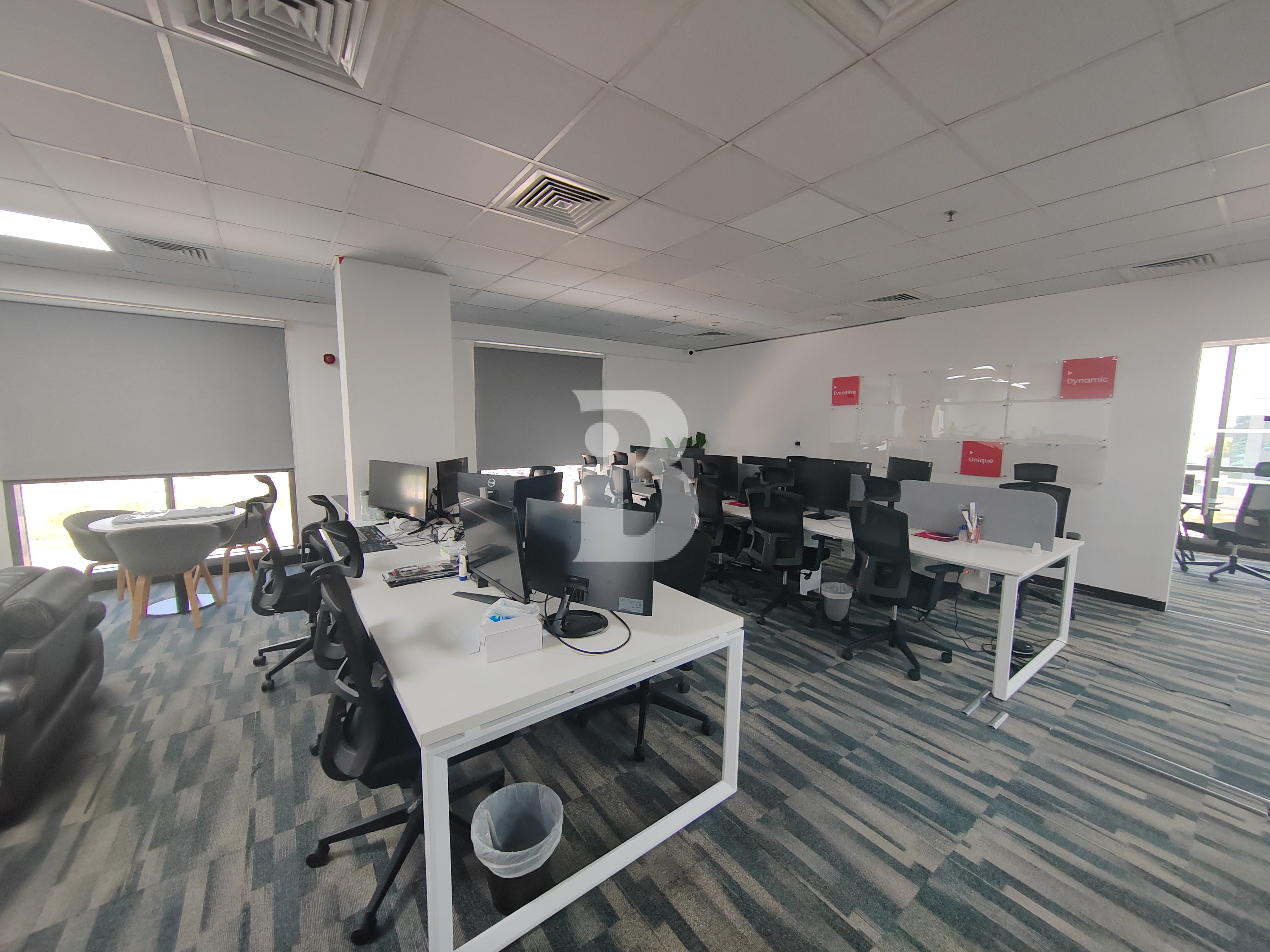 Vacant | Next to metro | Fully fitted