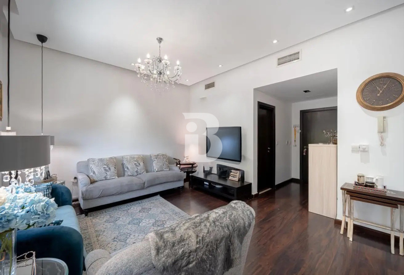 Fully Upgraded | Spacious| Vacant on Transfer