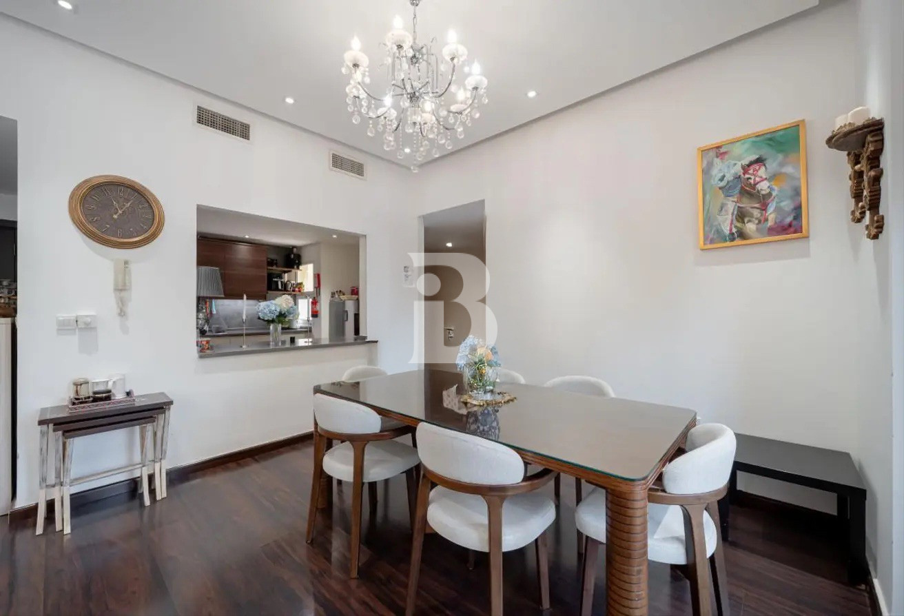 Fully Upgraded | Spacious| Vacant on Transfer