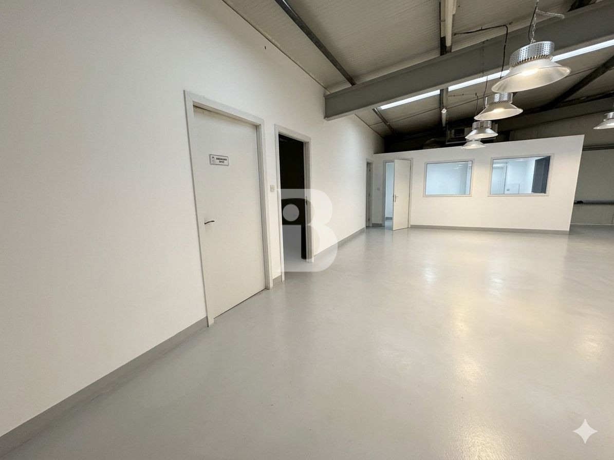 Premium Industrial Shed | Open Yard for Lease