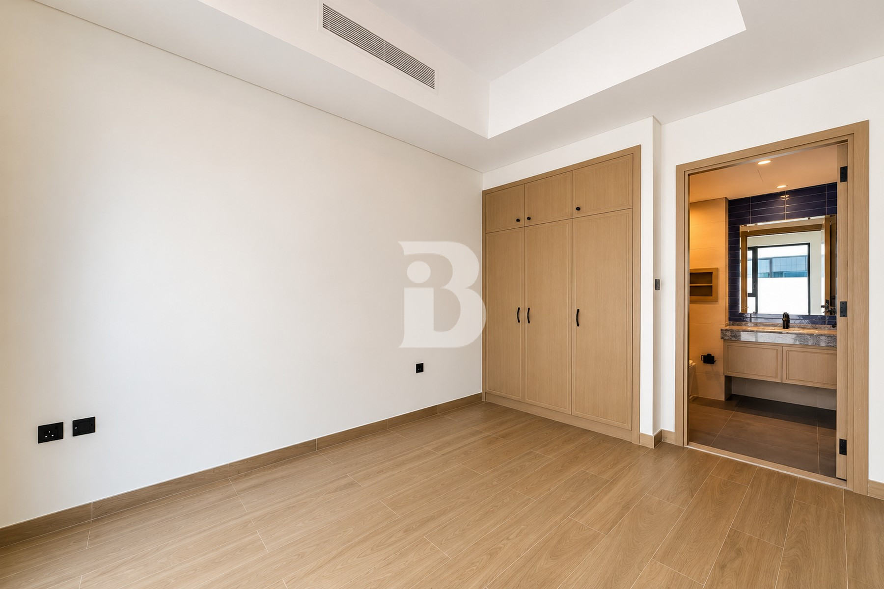 5 BED | Corner | Vacant