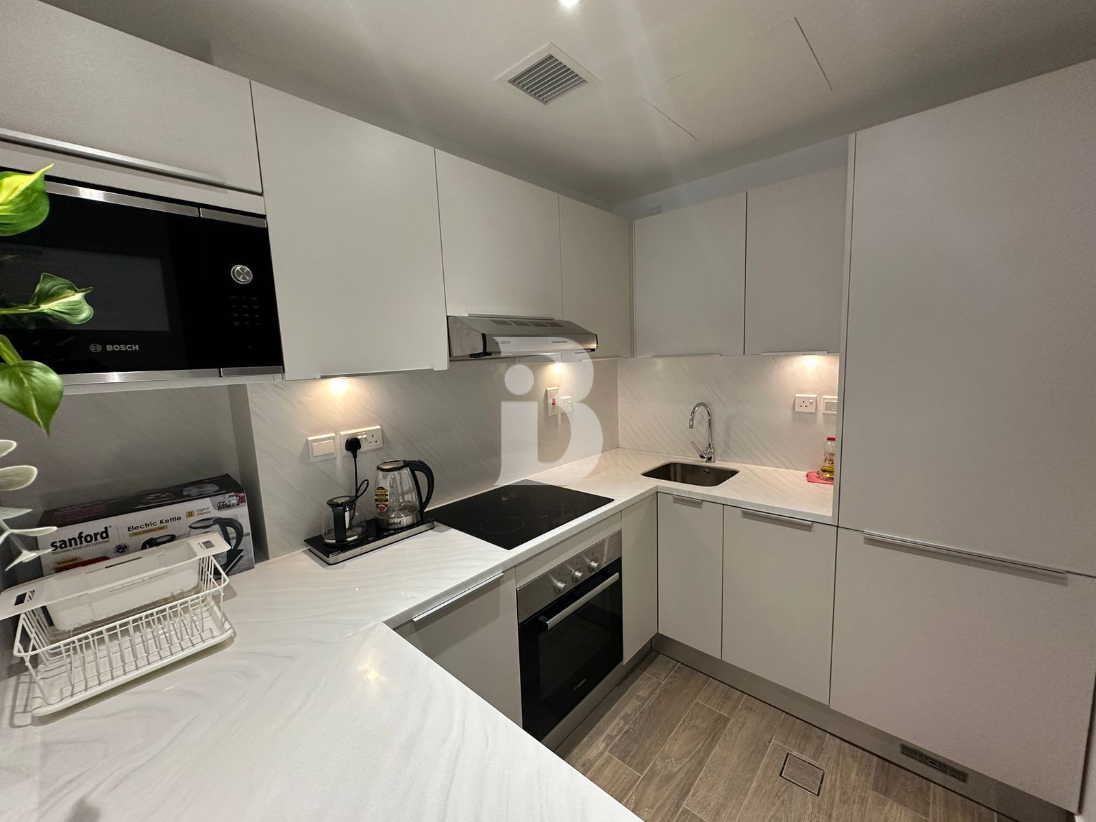 Furnished & Upgraded 1BR | Sea View