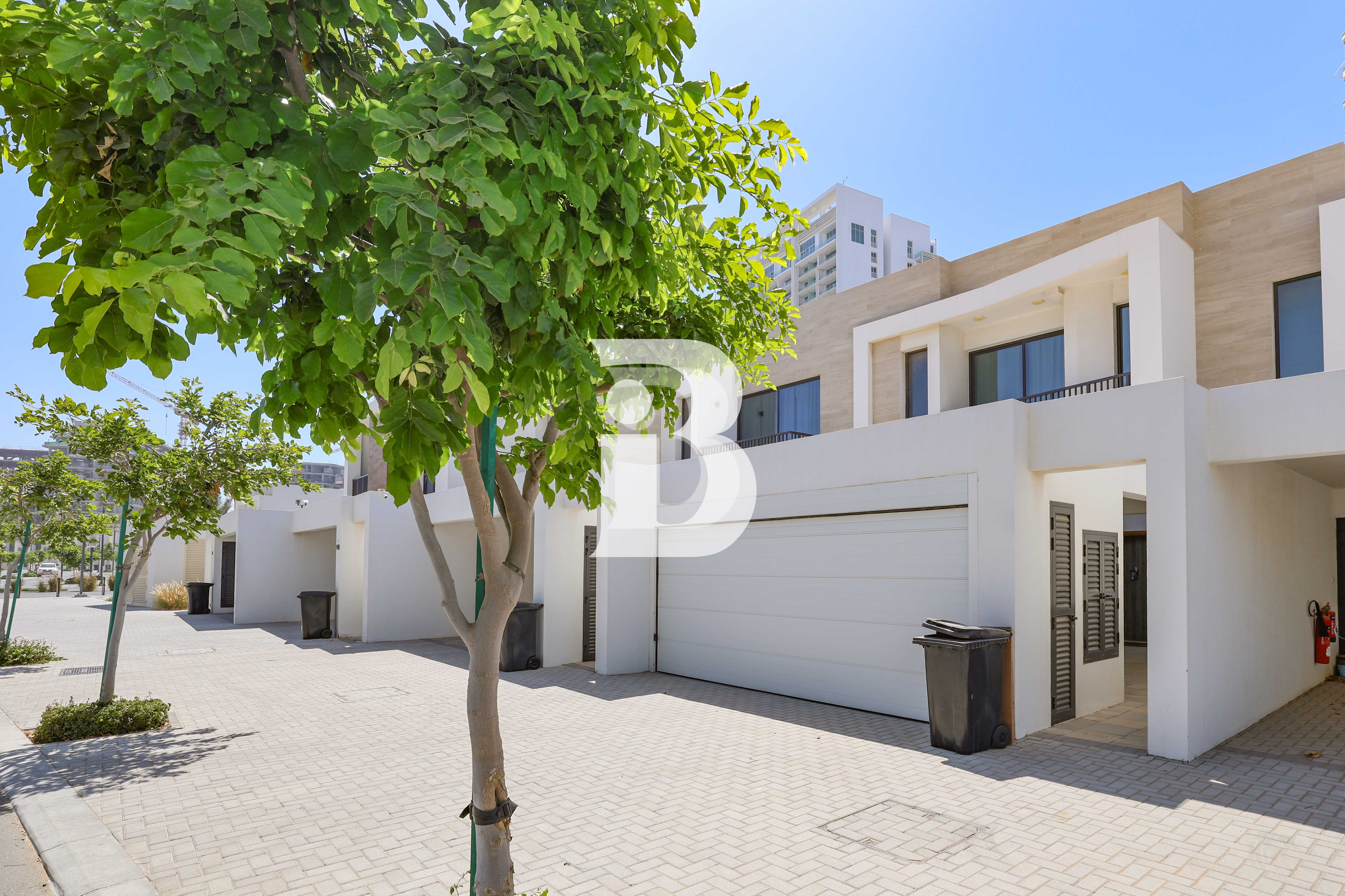 Luxury Stylish 2BR 2 Living Rooms + Maids Room Ready