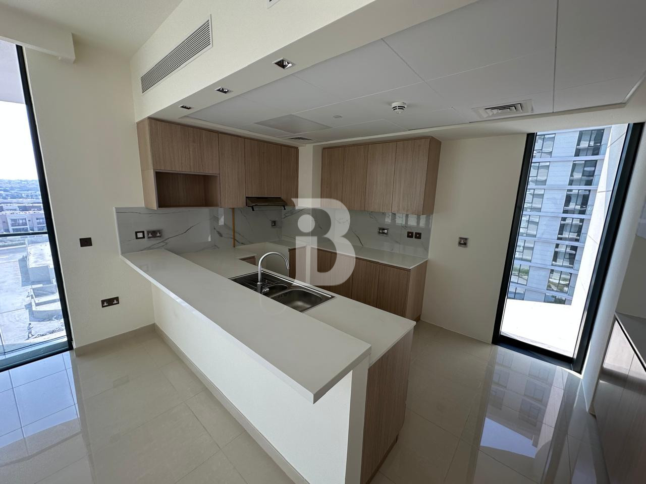 Spacious 2 Br + Maid | Corner Unit | Stunning Coastal Views