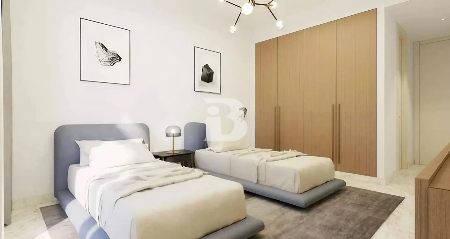 STUNNING | LUXURY | CORNER | PARK & POOL VIEW