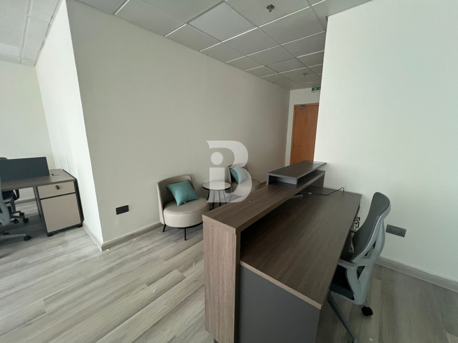 VACANT OFFICE/ NEWLY RENOVATED / CANAL VIEW  / LOW TRAFFIC AREA 1