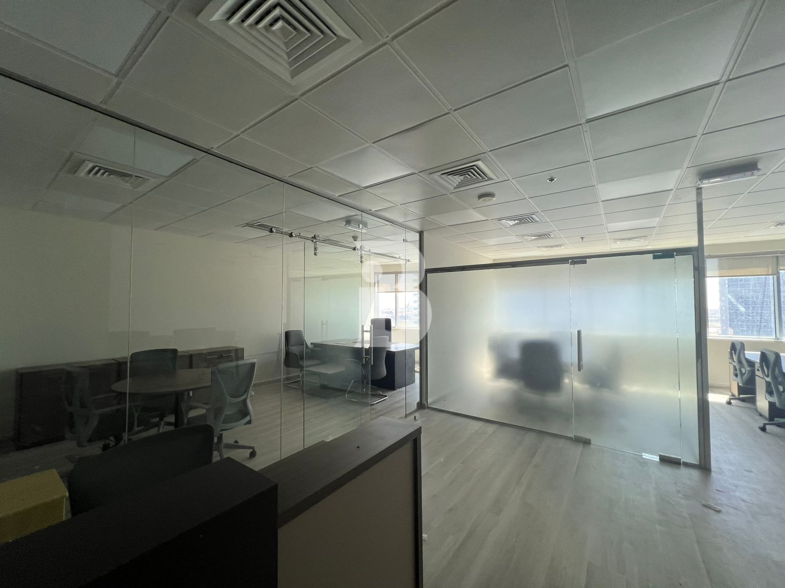 VACANT OFFICE/ NEWLY RENOVATED / CANAL VIEW  / LOW TRAFFIC AREA 2