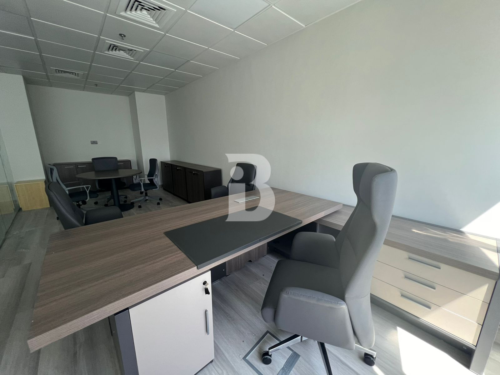 VACANT OFFICE/ NEWLY RENOVATED / CANAL VIEW  / LOW TRAFFIC AREA 3
