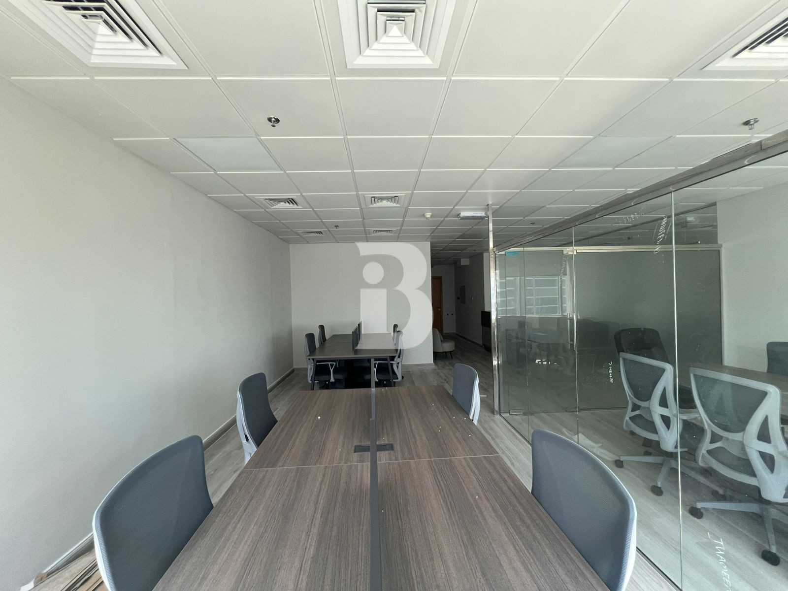VACANT OFFICE/ NEWLY RENOVATED / CANAL VIEW  / LOW TRAFFIC AREA 8
