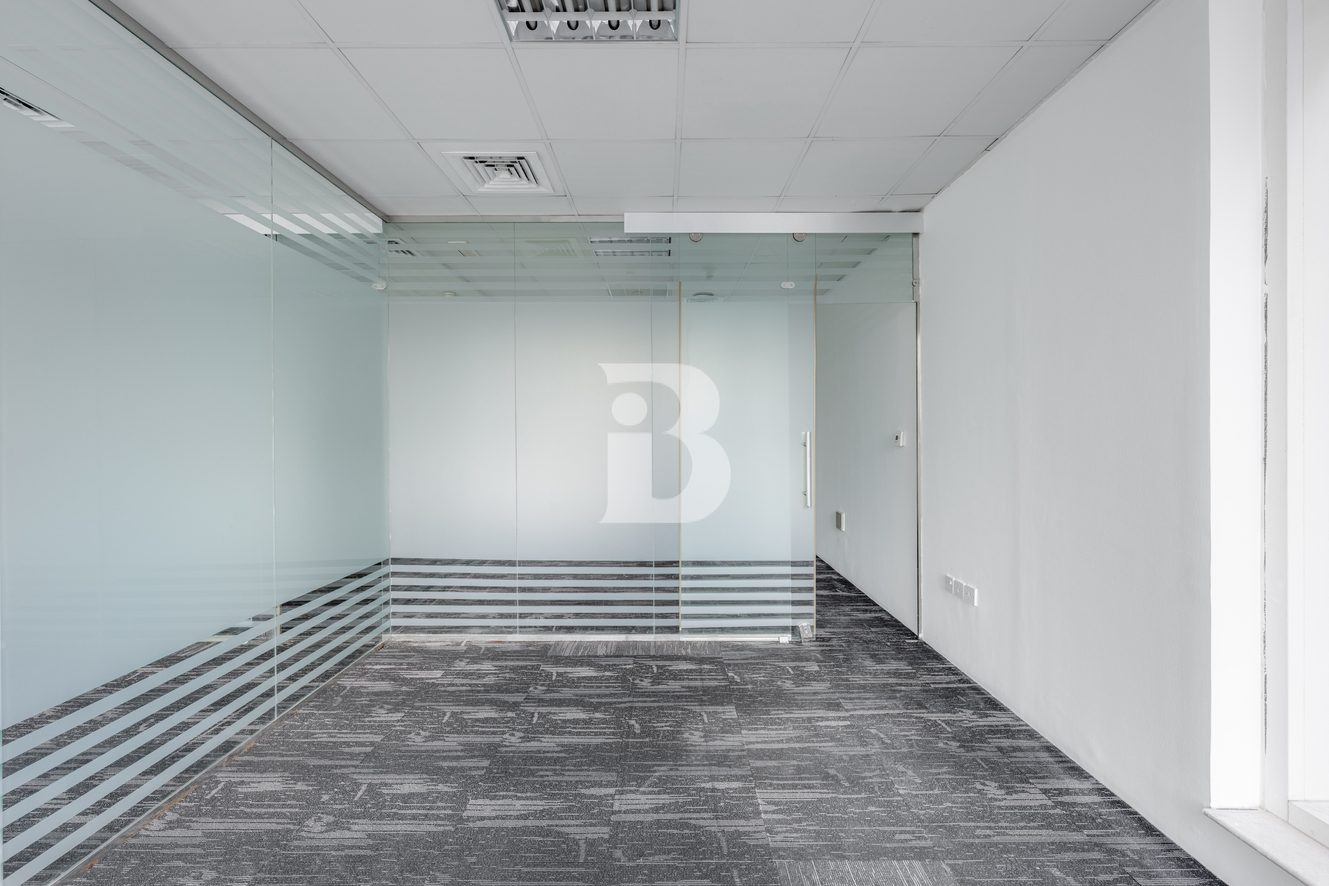 Vacant | Fitted unit | Partitioned 7