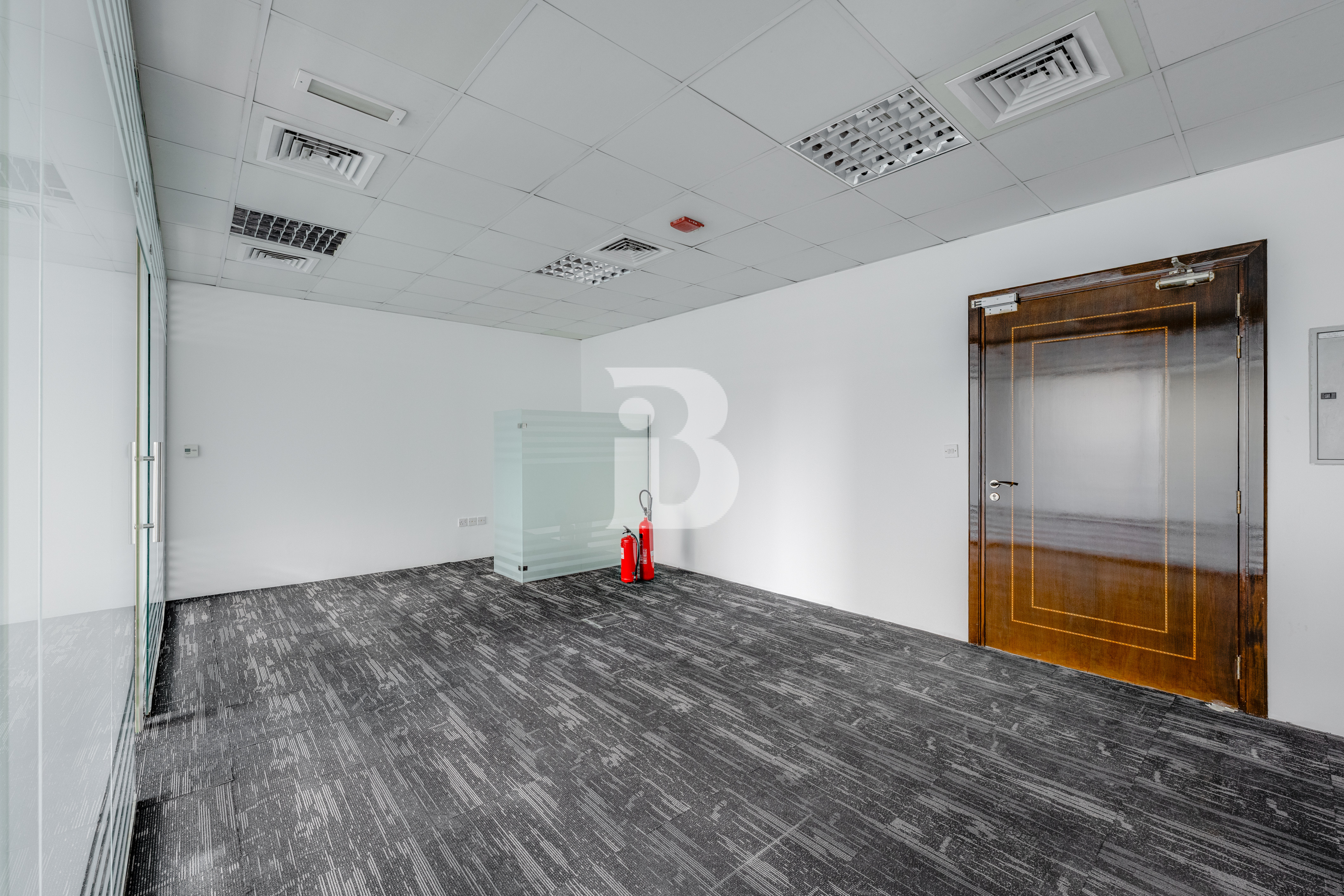 Vacant | Fitted unit | Partitioned 8