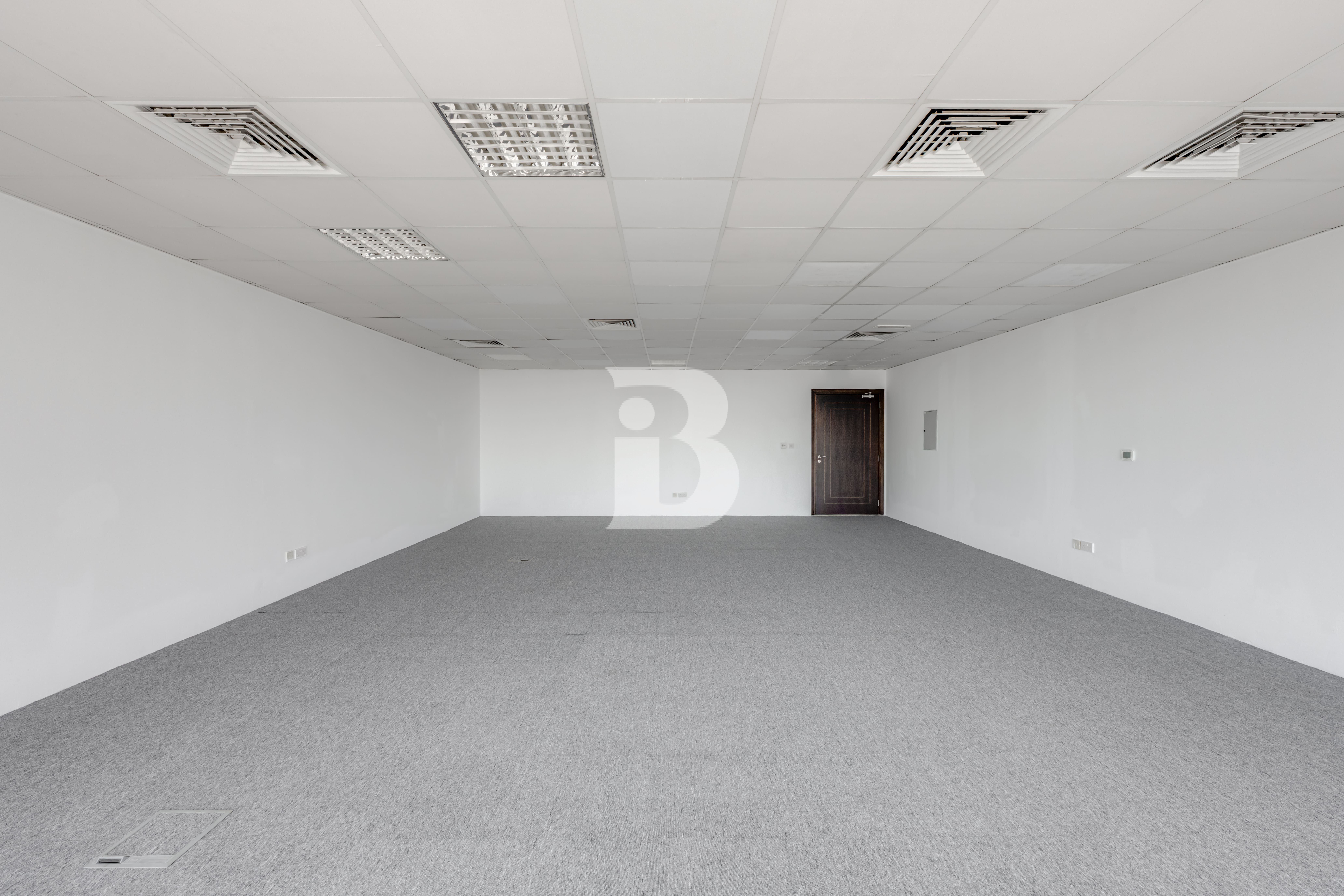 Fitted | Racecourse view | Vacant