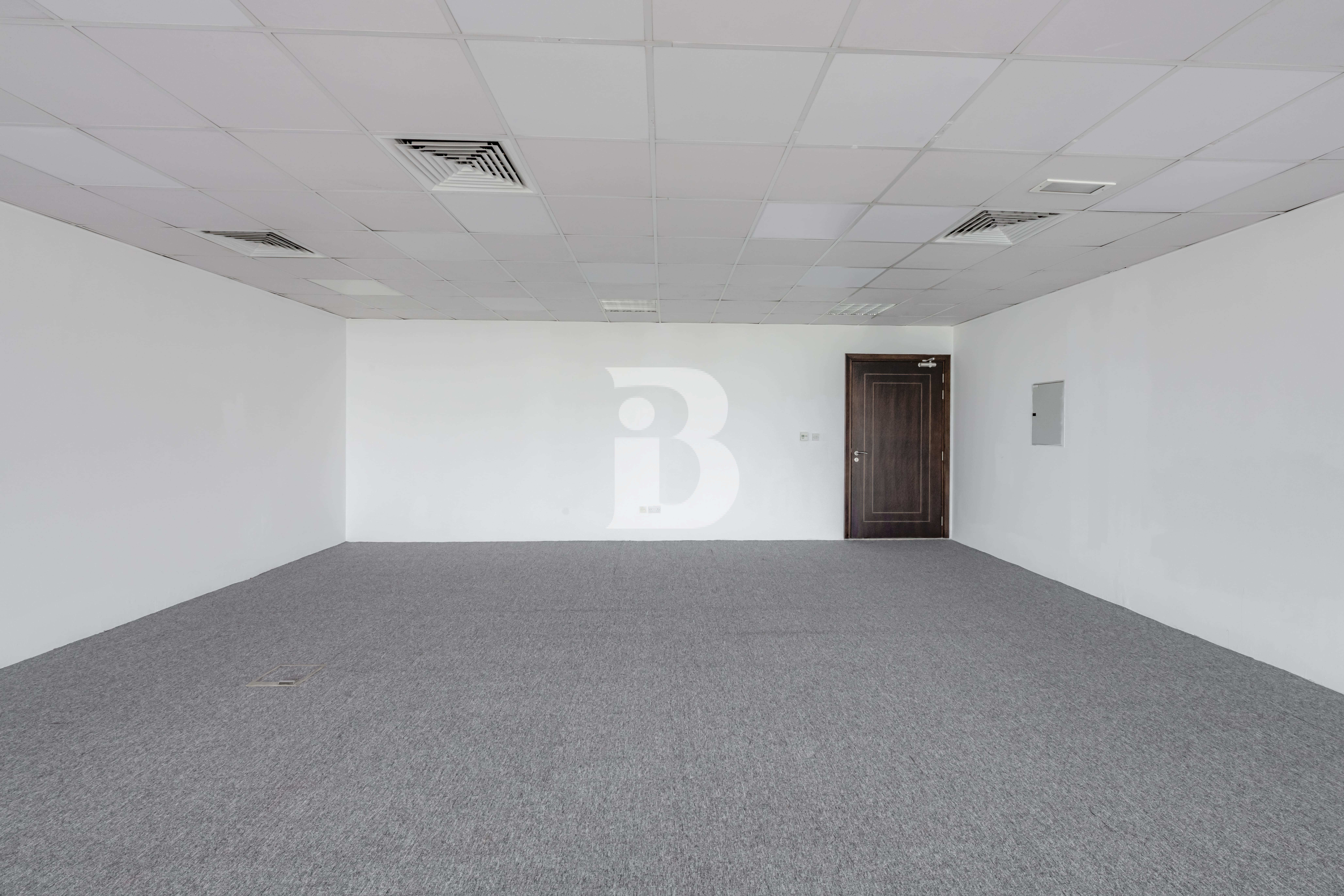 Fitted | Racecourse view | Vacant
