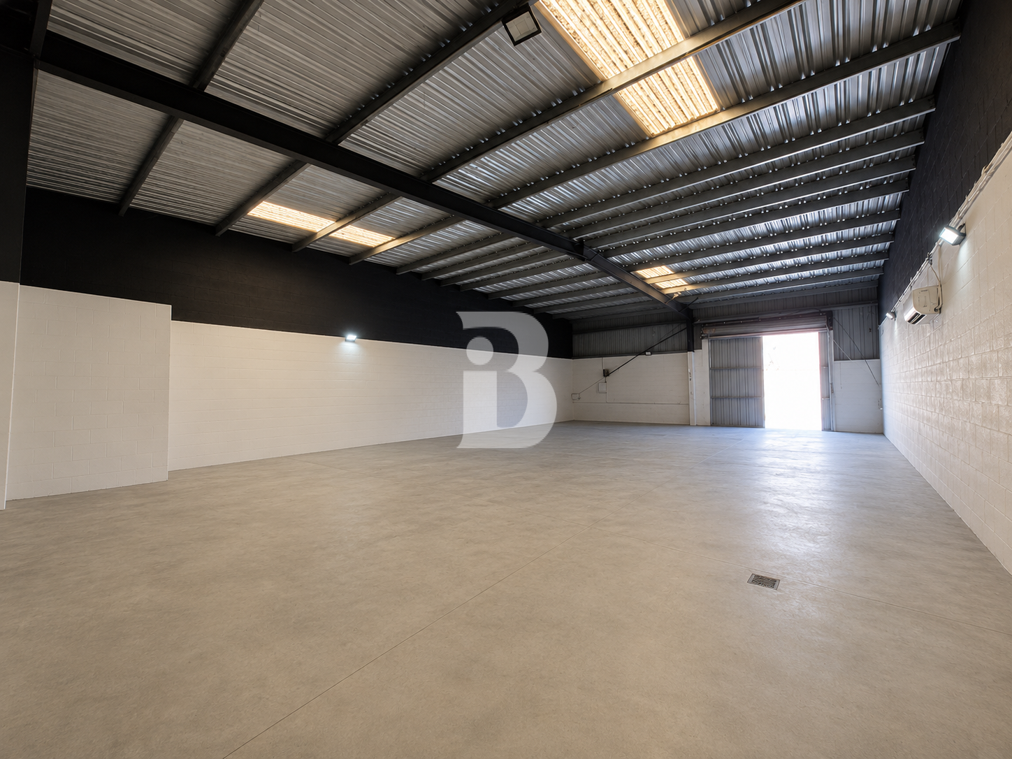 Warehouse for Lease | Al Quoz Industrial Area 4 | 20 kW Power