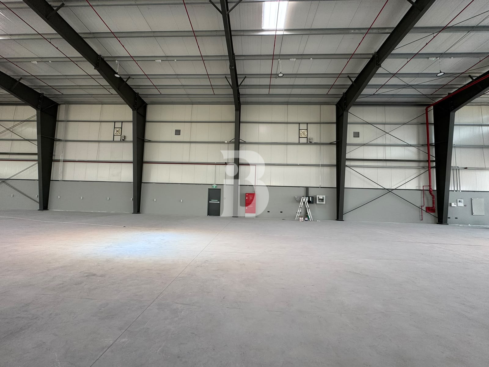 URGENT SALE | PRIME ROAD-FACING WAREHOUSE | VACANT
