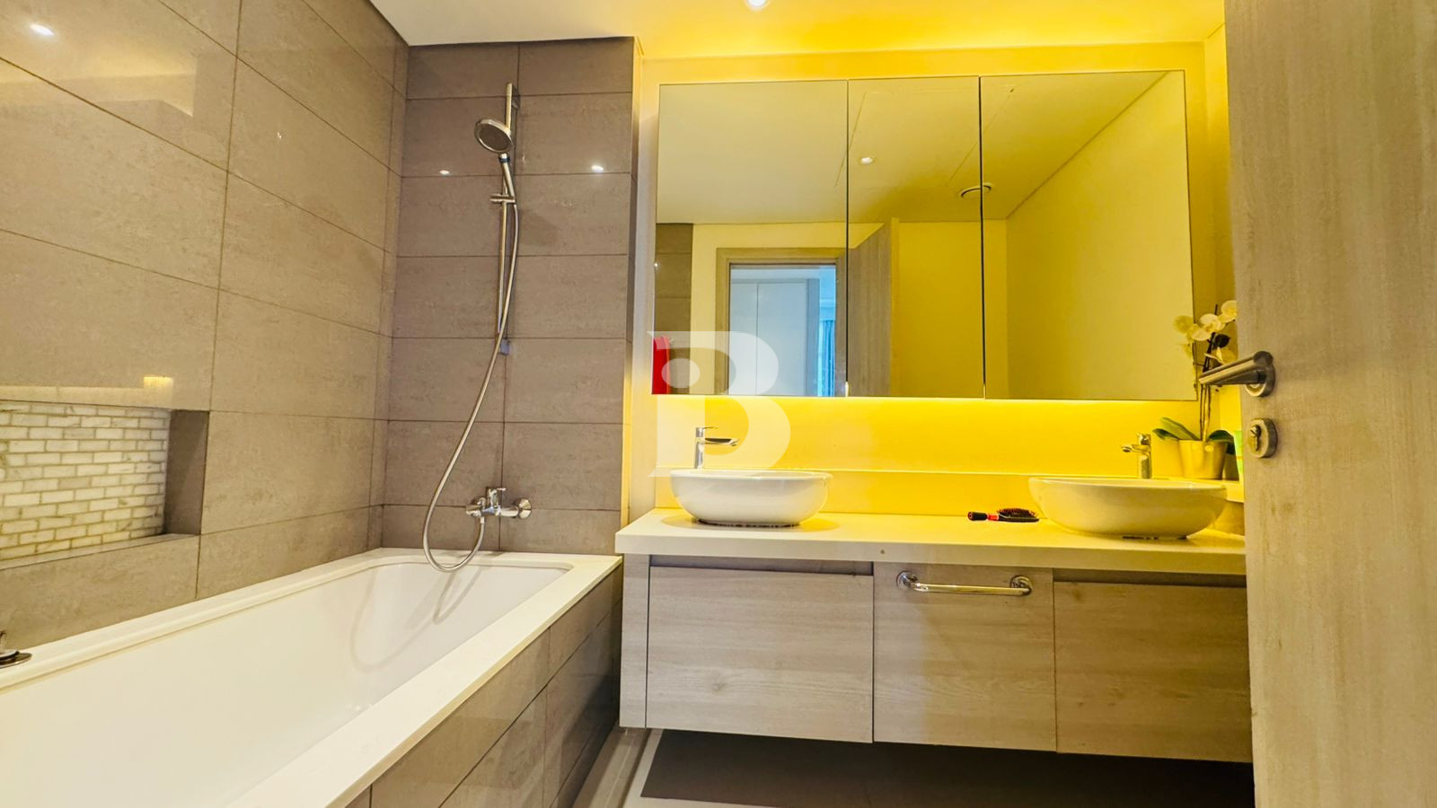 FULLY FURNISHED | BIG LAYOUT | READY TO MOVE IN