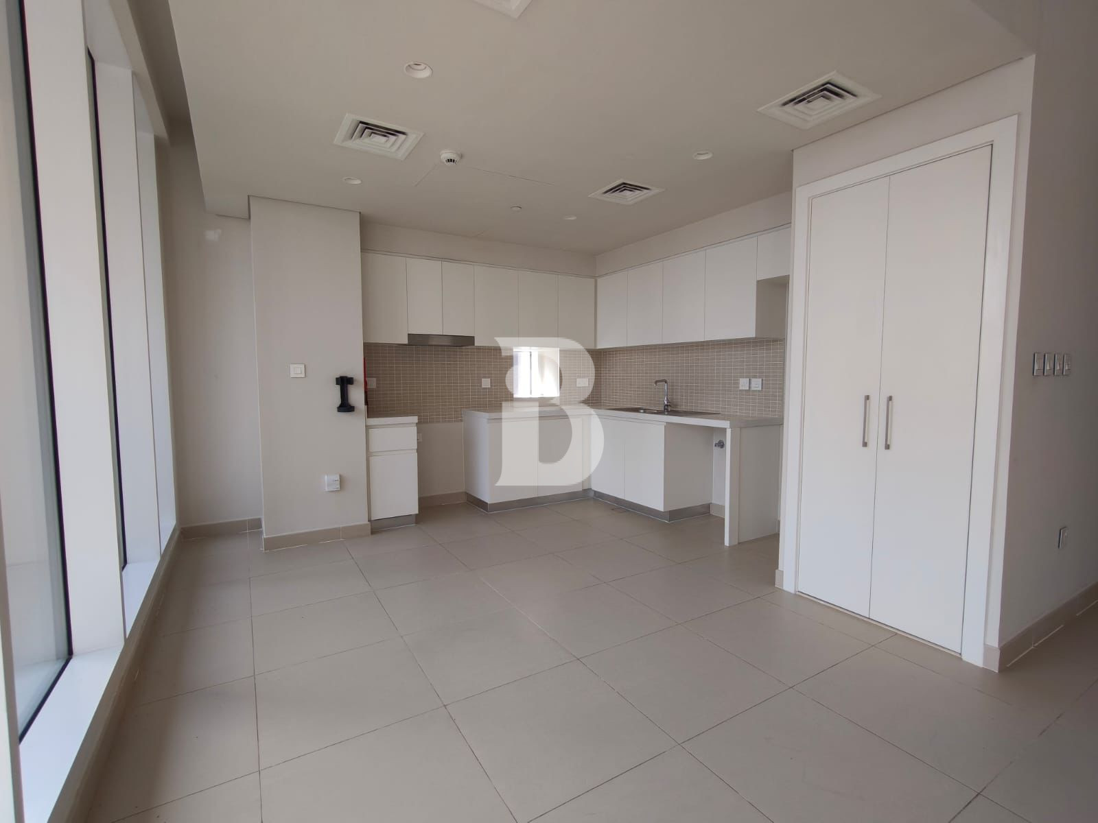 Park View | Unfurnished | Mid Floor