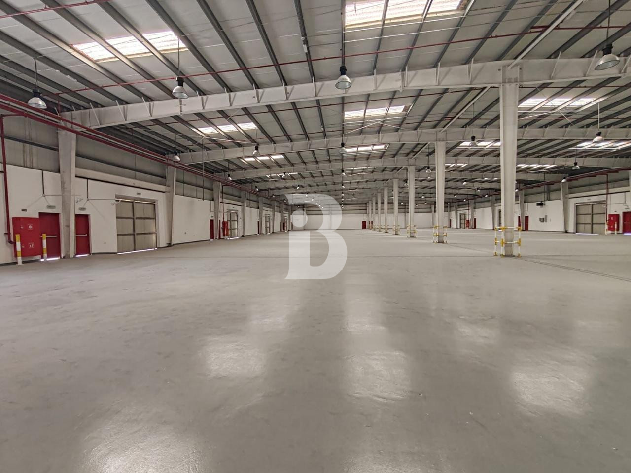 JAFZA Warehouse | 35,300 Sq Ft | 5 Loading Bays