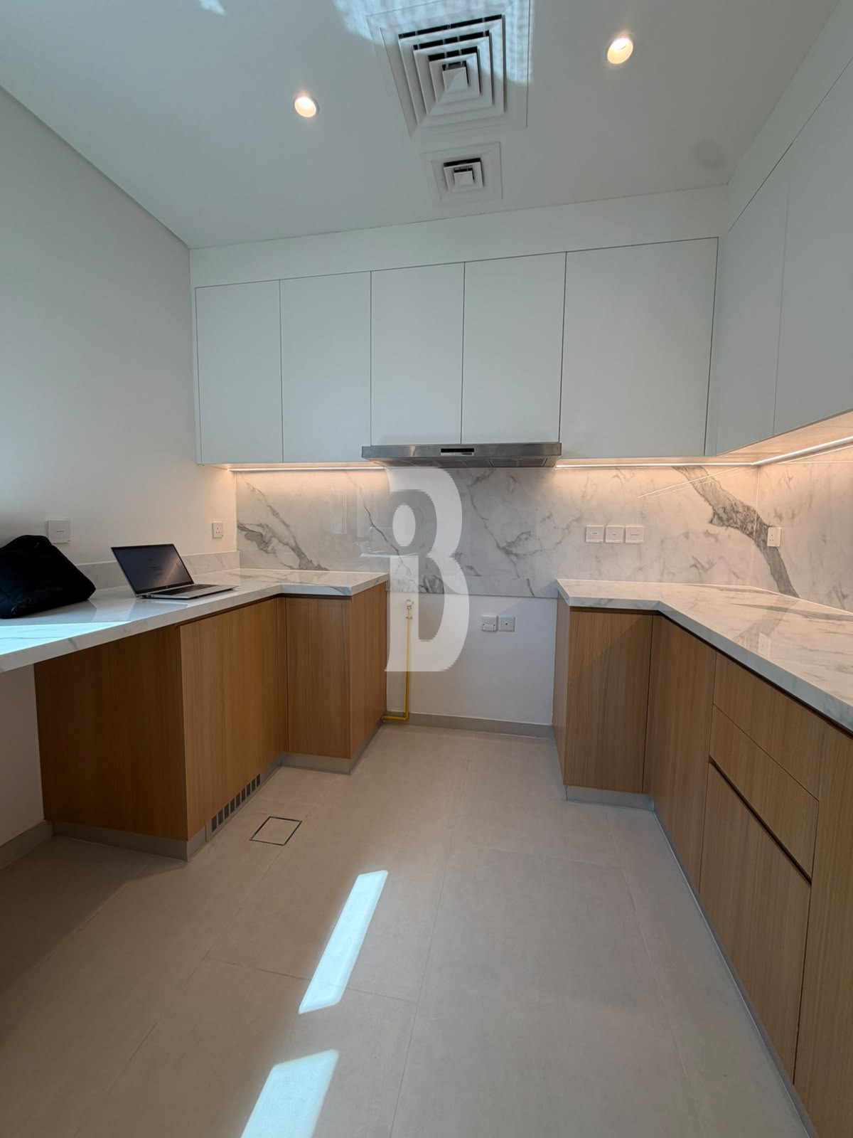 BRAND NEW| CLOSED KITCHEN| MIDDLE CORNER UNIT | VIEWING AVAILABLE
