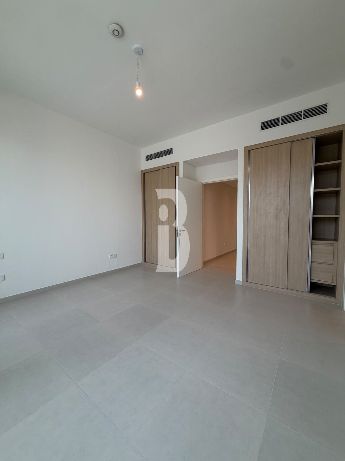 BRAND NEW| CLOSED KITCHEN| MIDDLE CORNER UNIT | VIEWING AVAILABLE