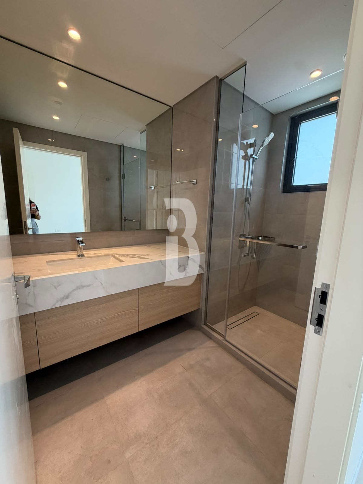 BRAND NEW| CLOSED KITCHEN| MIDDLE CORNER UNIT | VIEWING AVAILABLE